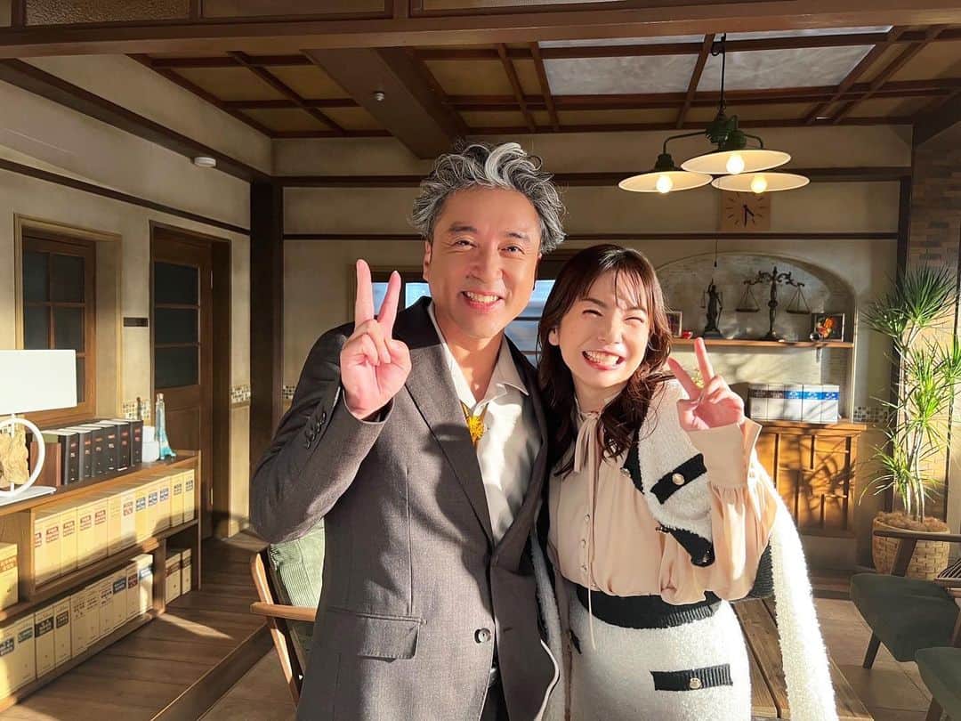 野村麻純さんのインスタグラム写真 - (野村麻純Instagram)「⁡ ムロさん蔵前さんと🥳 ⁡ #うちの弁護士は手がかかる #香澄法律事務所 にて #ムロツヨシ さん #野村麻純 #味ぽん 夫婦」10月27日 22時22分 - masumi_nomura.official