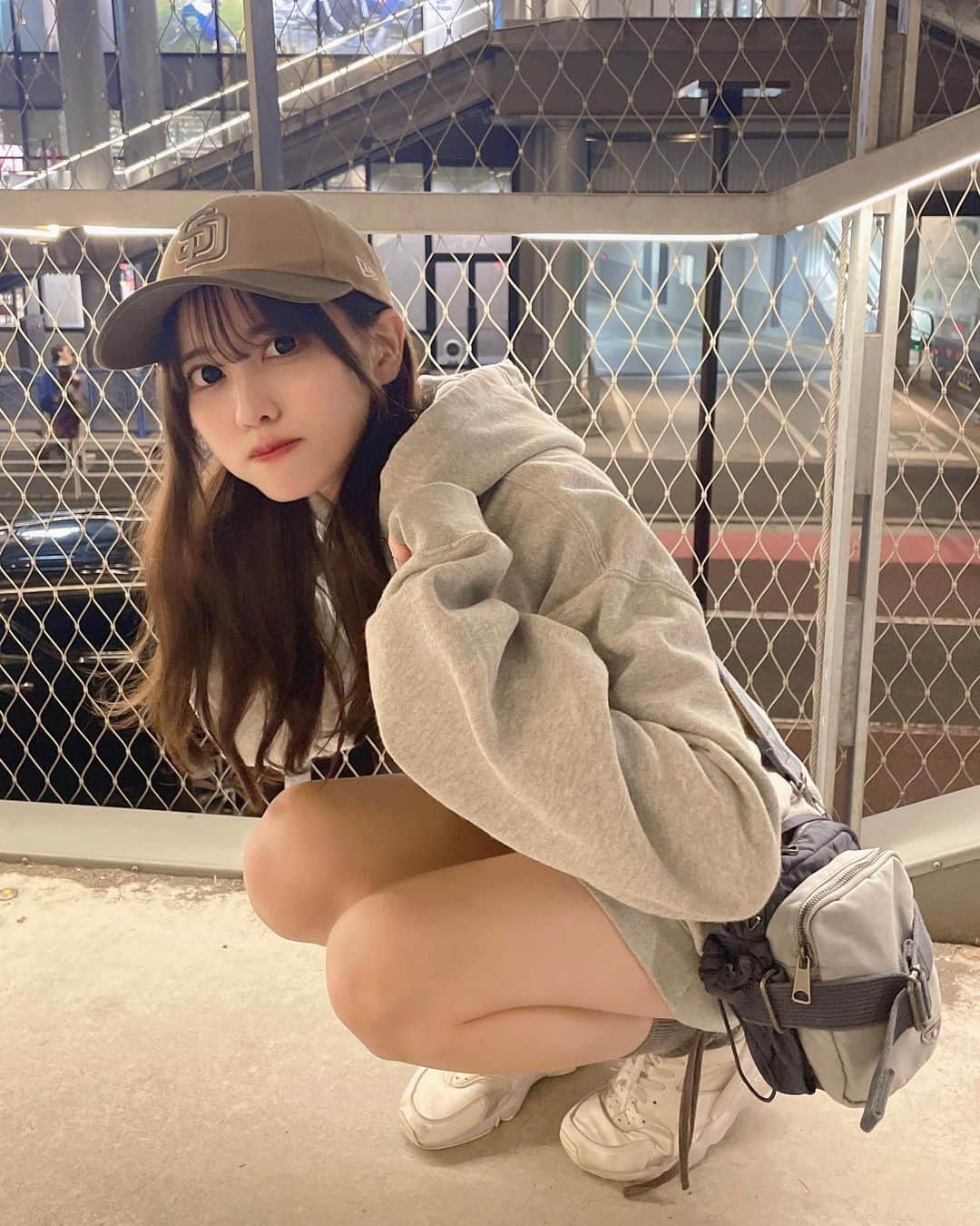 のインスタグラム：「涼しい中、夕方からお散歩してた素敵な日だった🍂  .  #ootd #carharrt #newera #diesel #nike #パーカーコーデ #パーカー #キャップ#カジュアルコーデ #カジュアル #ストリートファッション #ストリート #ストリートコーデ #スニーカー #ノームコア #冬コーデ #冬服コーデ #冬服 #秋コーデ #秋服コーデ #秋服 #ファッション #韓国ファッション #高身長女子コーデ #高身長コーデ」