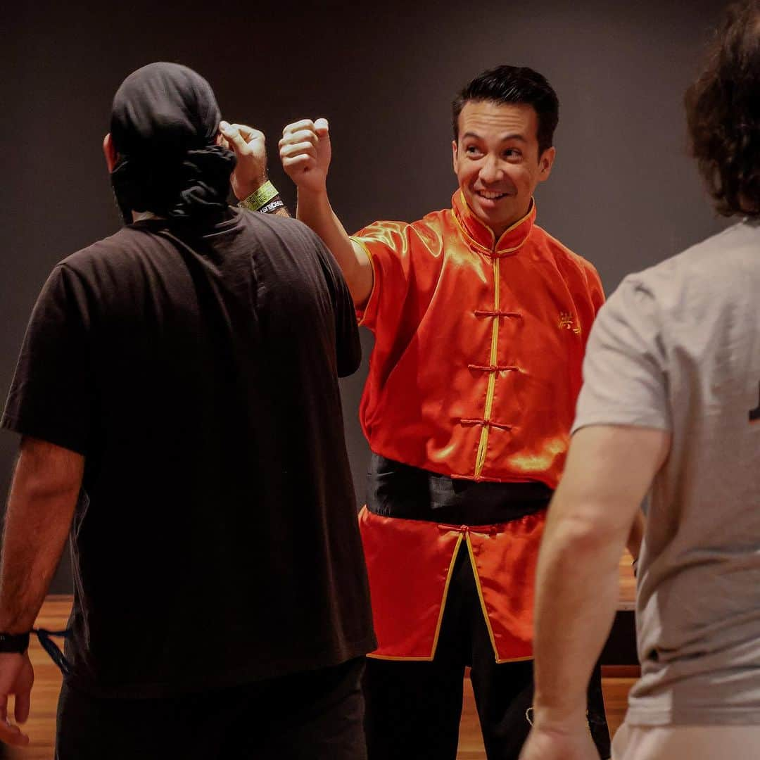 レイドバック・ルークさんのインスタグラム写真 - (レイドバック・ルークInstagram)「Big shoutout to everyone who came out to my Kung Fu class at @sportcitywi 🥋 Let’s do this again soon! 🔥  CC: @sandrariii」10月31日 1時00分 - laidbackluke