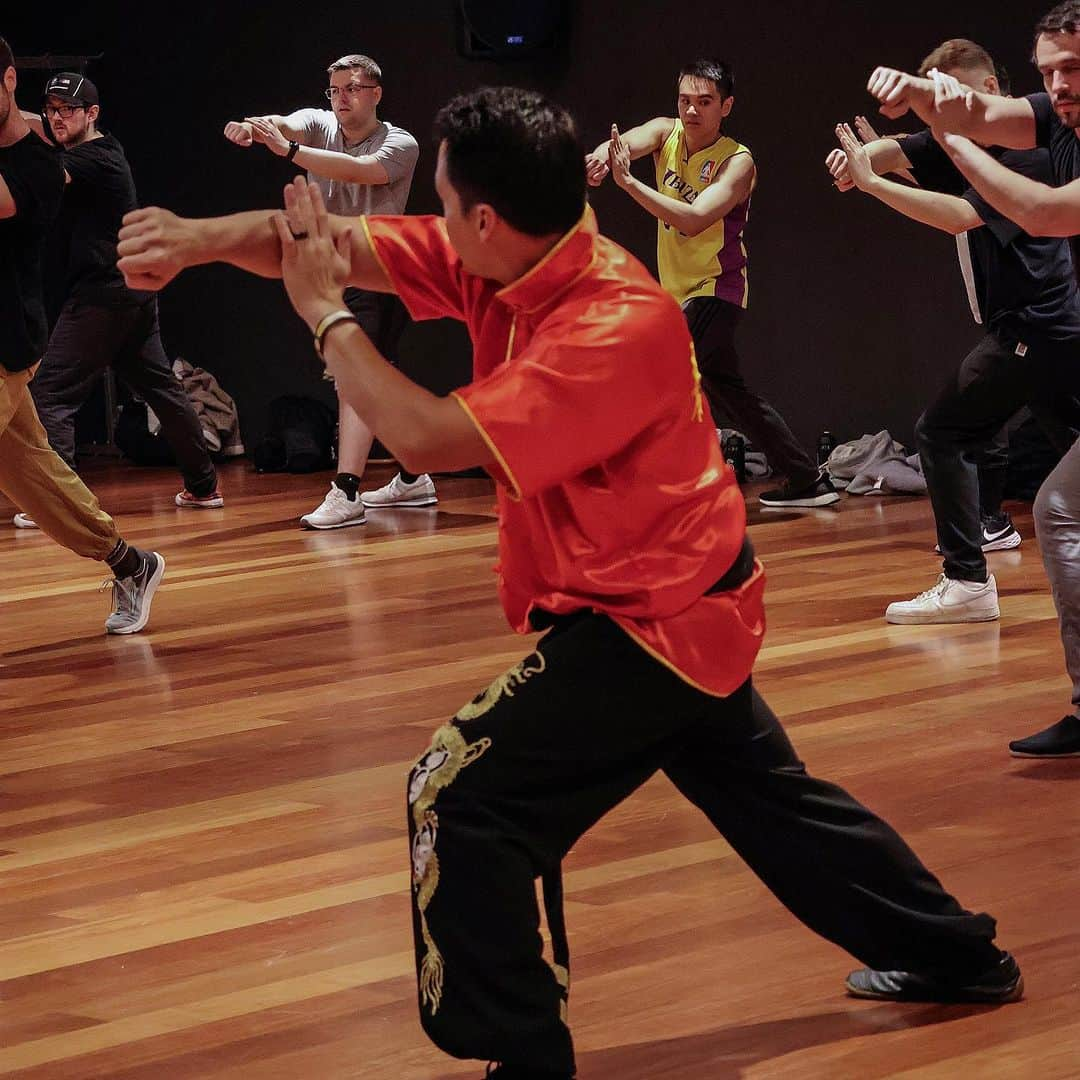 レイドバック・ルークさんのインスタグラム写真 - (レイドバック・ルークInstagram)「Big shoutout to everyone who came out to my Kung Fu class at @sportcitywi 🥋 Let’s do this again soon! 🔥  CC: @sandrariii」10月31日 1時00分 - laidbackluke