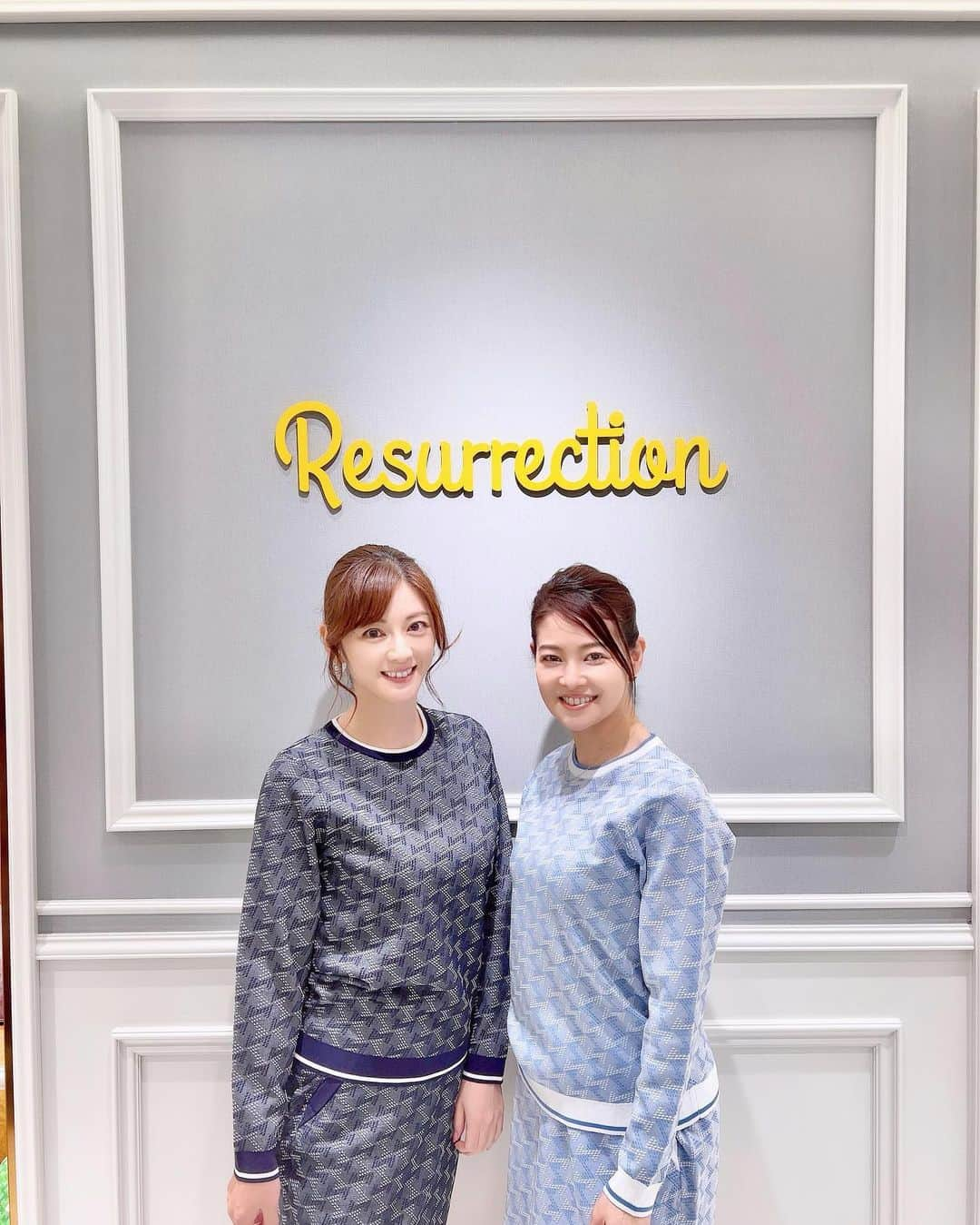 吉田玲奈のインスタグラム：「✪9月末 resurrection 2024SS 展示会へ✨ 史奈ちゃんと行ってきました♪ ハンバーグlunch🍴してからね❥ @fuminahara   レザレクション東京@resurrection_tokyo  シックも爽やかもカラフルも✨ 素材がさらっとしていて伸びる着心地GOODです♡たくさん試着させてもらって、史奈ちゃんとお揃いを注文してきたので来年の春夏ゴルフも楽しみです〜✪バッグも小物もめっちゃ可愛かった〜 ありがとうございました^ ^  #9月のある日 #レザレクション #レザレクショントウキョウ  #resurrection #ゴルフウェア  #ゴルフ女子 #golf #golfwear  #原史奈 ちゃん #2024SS #pr #reinagolf」