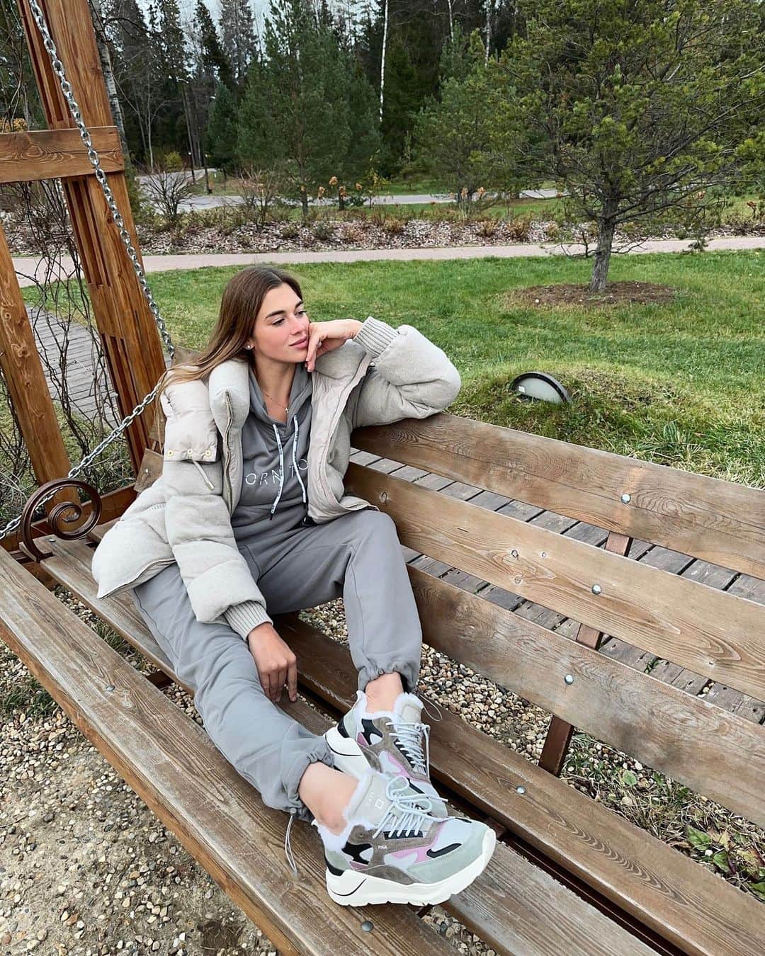 アレクサンドラ・ソルダトワのインスタグラム：「Еще один прекрасный загородный отель в копилку воспоминаний👌🏽☺️」