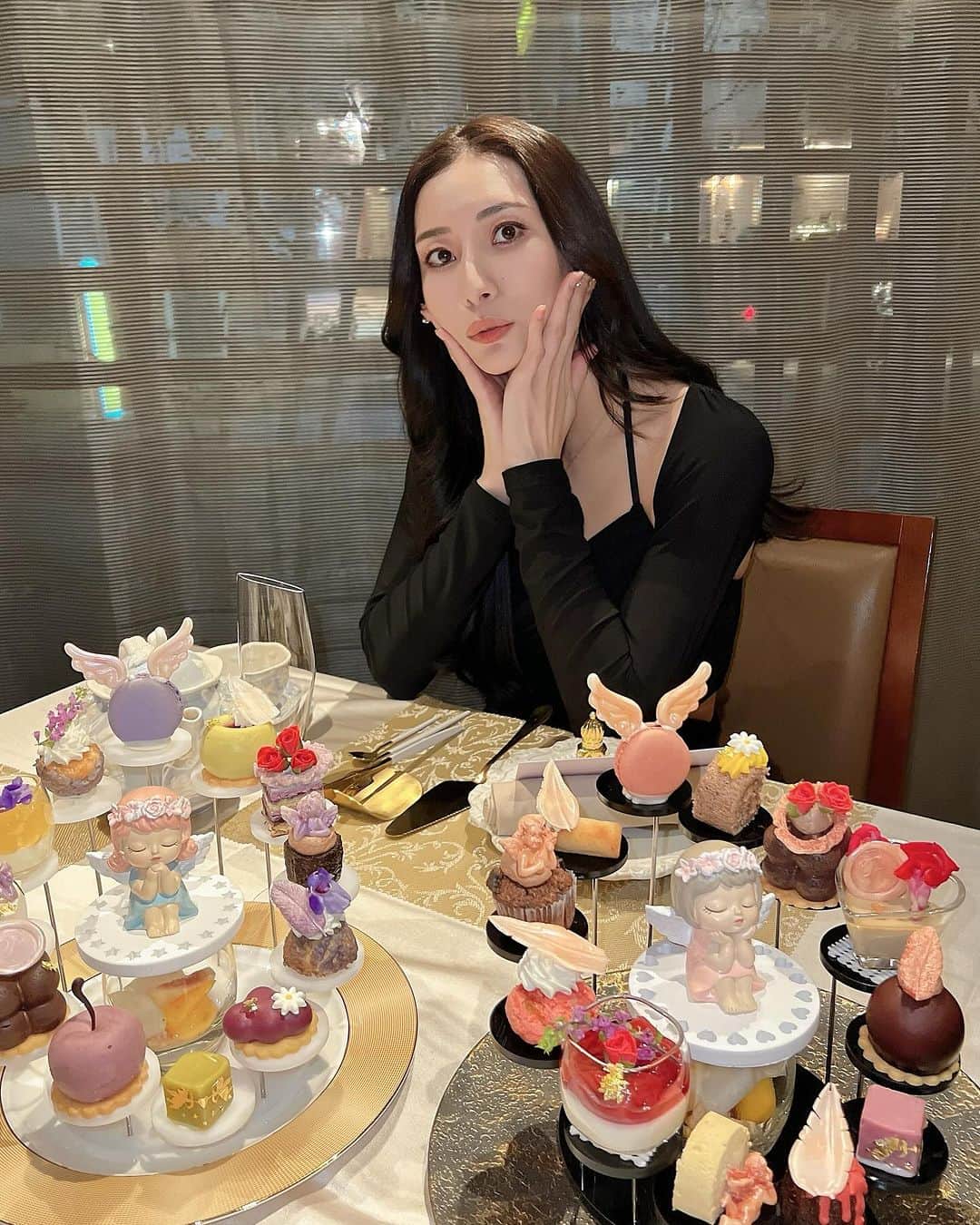 青山千夏のインスタグラム：「PATINASTELLAのレセプションにて🥂✨ ご飯もデザートもお酒も美味しいし、雰囲気も素敵でした♥️  #PATINASTELLA #フレンチ #イタリアン #アフタヌーンティー」