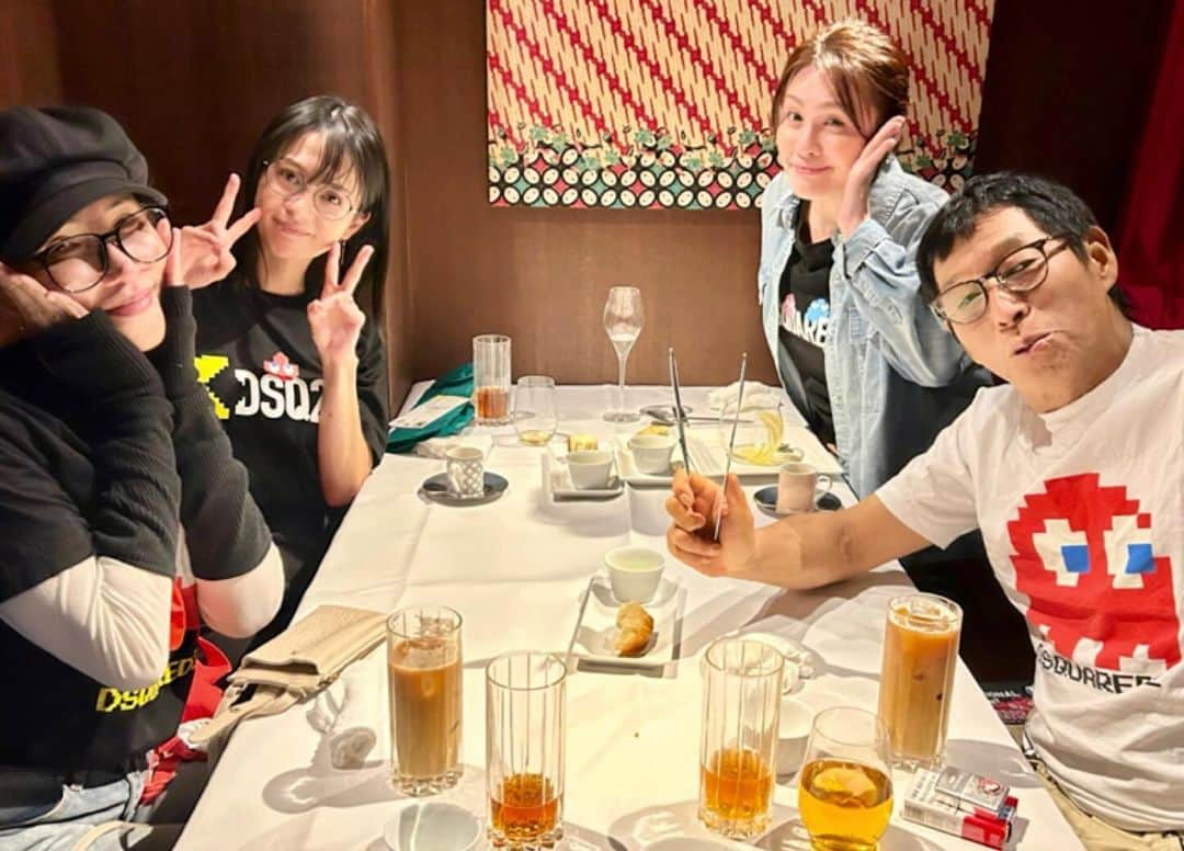 KABA.ちゃんさんのインスタグラム写真 - (KABA.ちゃんInstagram)「チームパックマンの会💕  リーダーさんまさん、長女KABA子、次女有坂来瞳ちゃん、三女フジテレビ斉藤舞子アナ、な〜にこのチーム🤣🤣🤣🤣  今回の私達、いつもと違ったの❣️  気になってる事をさんまさんに質問攻めしたら、お腹痛くなるまで笑わされた🤣🤣🤣🤣いゃん💕  さんまさんからジップロックに入ったお菓子の詰め合わせもらったんですけど、、、1人1人に詰めてるとこ想像したらなんか笑えるぅぅ〜(ごめんなさ〜い🤣)  てか、さんまさんずっと喋ってるのに、いつ食べたの❓ってくらい食べるの早い〜どゆこと❓あ、私もまーまー早かったわ🤣  とっても楽しい時間でした♪  #チームパックマン #リーダー #明石家さんま　さん #長女 #kaba子 #次女 #有坂来瞳　ちゃん #三女 #フジテレビアナウンサー  #斉藤舞子アナ #今回の私達いつもと違う #さんまさんに質問攻めしたらお腹痛くなるまで笑わされた #いゃん #ずっと喋ってるのにいつ食べたのってくらい食べるの早い #どゆこと #私もまーまー早かった #🤣 #とっても楽しい時間でした」10月27日 22時39分 - kabachan_official