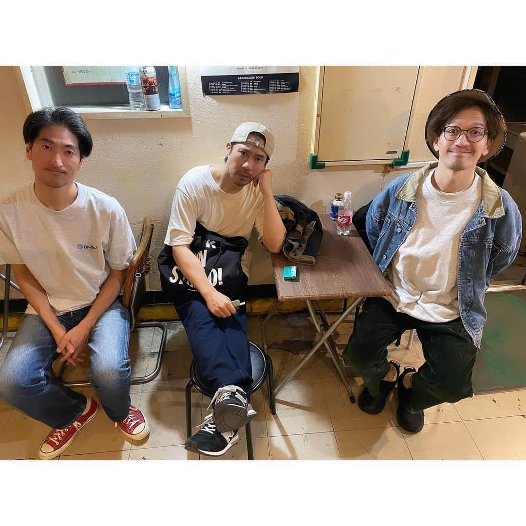 渡邊忍のインスタグラム：「【ついに東北2days】 ボクらASPARAGUSは 10/29(日)大船渡KESEN ROCK FREAKSにて Dinnerと共演 10/30(月)石巻BLUE RESISTANCEにて ASPARAGUS ワンマン賞🏆  祝ってもらったり、祝ったりの2日間🎊  CAN YOU CELEBRATE？なら SURVIVAL DANCEで BE TOGETHER ٩( ᐛ )و♬」