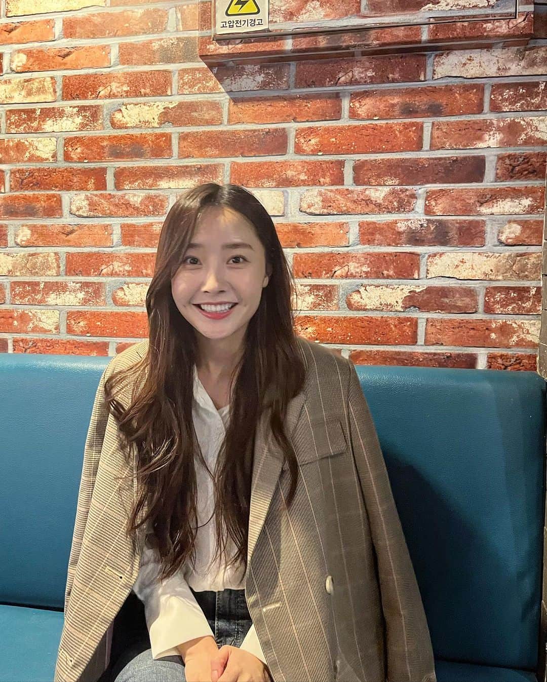 ウヒのインスタグラム：「추워졌고 살이 좀 쪘다.. 감기조심🫶🏻」