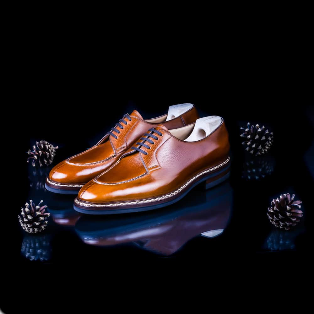 サンクリスピンのインスタグラム：「It can take up to seven years for a pine tree to be mature enough to bear cones. Luckily, our Model 633 in textured tan leather is ready for your wardrobe in a fraction of that time. Don't delay...⁣ #shoes #handmadeshoes #madetoorder #mtoshoes #bespokeshoes #handwelted #shoeporn #madebyhand #shoestagram #agentlemanschoice #onlyforgentlemen」