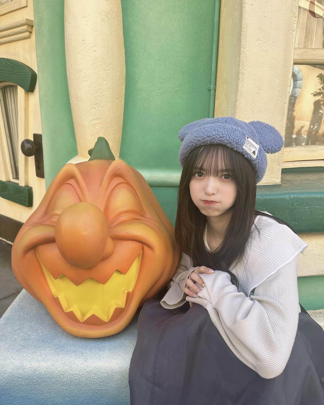 新井椎夏のインスタグラム：「ディズニーランドに行ってきました🫡🩵」