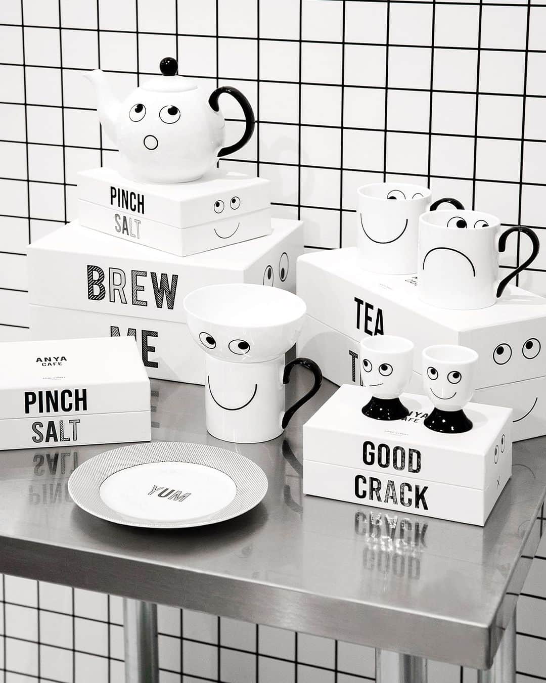 のインスタグラム：「Beautifully crafted, with a playful side, our ceramics are hand-painted in Stoke-on-Trent. They’ll instantly animate your home, and make a perfect gift. #AnyaHindmarch」