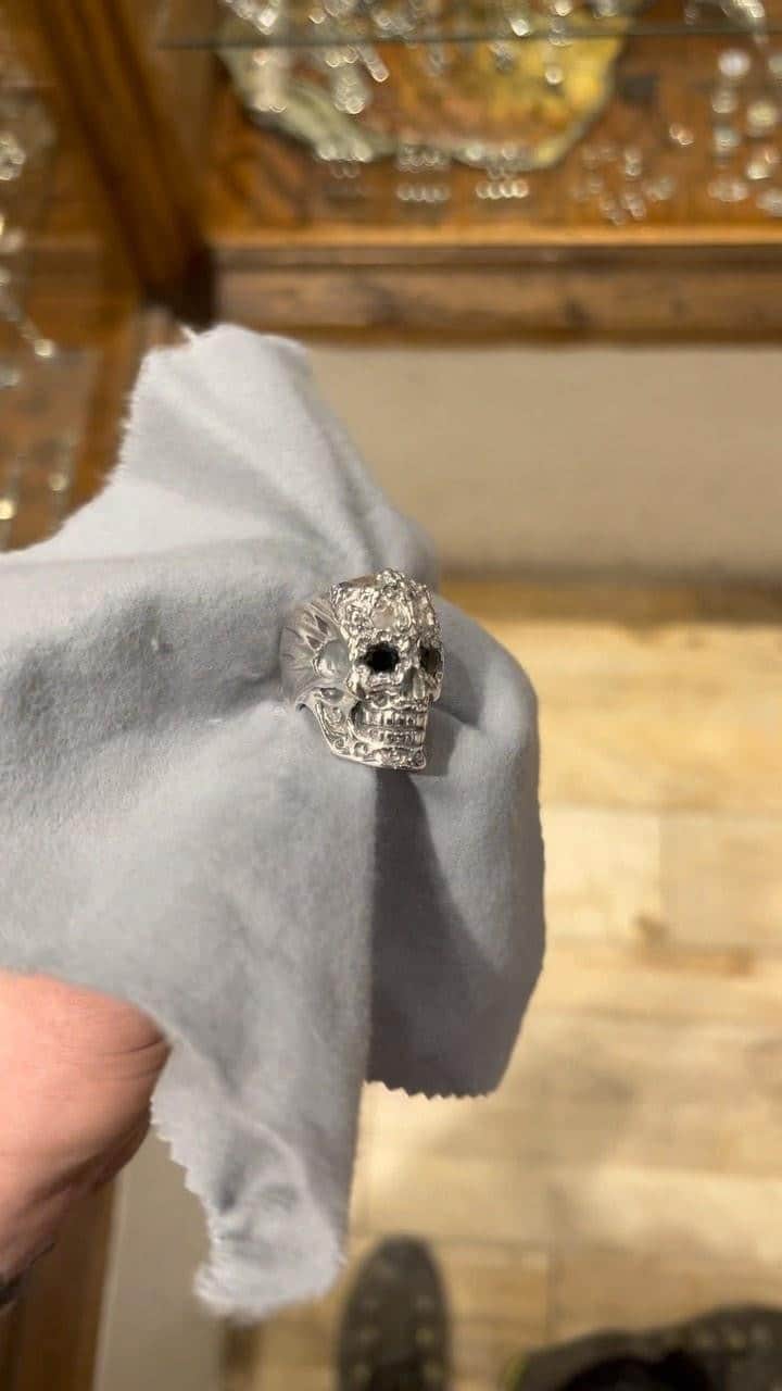 クレイジーピッグのインスタグラム：「Custom El Muerto Skull Ring with Sapphire eyes 🔥 if you have an idea for a custom version of our designs then send us an email (link in profile) for a quote 🔥 . . . . #skull #ring #silver #sapphire #blue #gem #diadelosmuertos #candyskull #dayofthedead #halloween #halloweenfashion」