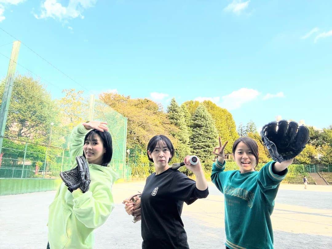 ななえ（キラキラ関係）のインスタグラム：「女芸人ソフトボール部。。 本日の練習参加者…たったの3人。。 は、早くも廃部の危機。。 …いや！ ななえは小説「バッテリー」のモデルになった岡山県美作市立美作中学校の卒業生なんだ…！ 負けてたまるか！⚾️  #略してみまちゅう #マジでヤンキーがモテる」
