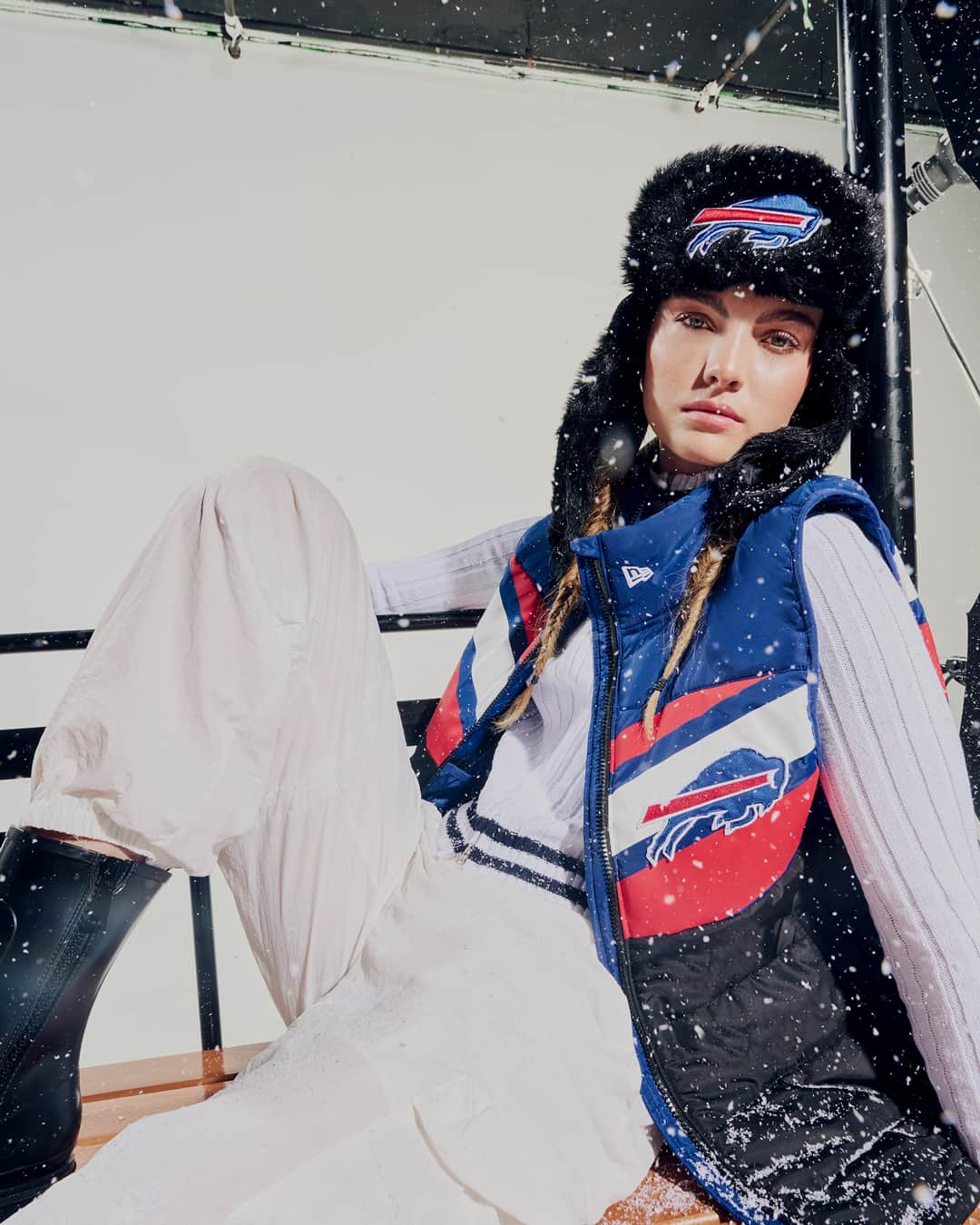 ニューエラ・キャップのインスタグラム：「Book your snowy vacation, the Lift Pass collection just dropped. MLB and NFL headwear and apparel will keep you warm on the slopes or in the lodge.」