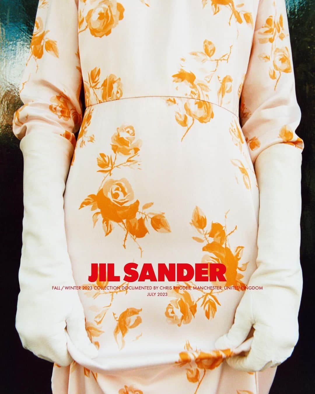ジルサンダーのインスタグラム：「#JILSANDER  Fall/Winter 2023 campaign documented by Chris Rhodes, Manchester, United Kingdom, July 2023 @chris.rhodes   Now available online and in selected stores #JilSanderbyLucieandLukeMeier」