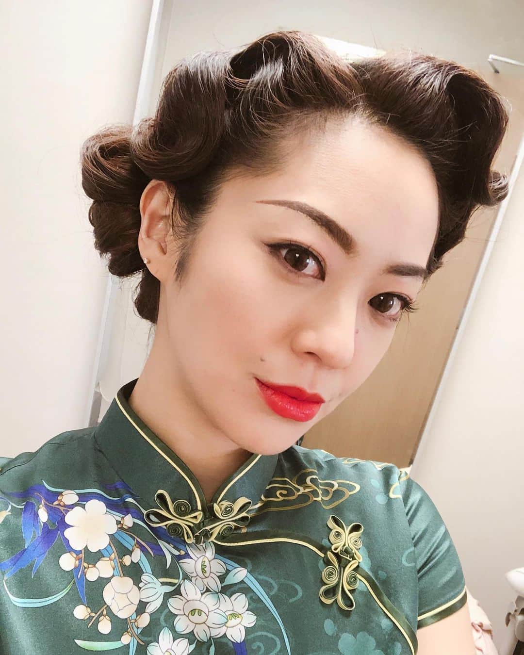 松岡李那のインスタグラム：「これまでのコスプレ🎃👻 2023年はさてなにになるでしょう??? Previous Cosplay Guess what I'm gonna wear Tmr Hint @#movie 🎥🍿🎬 #cosplay. #Halloween. #halloween」