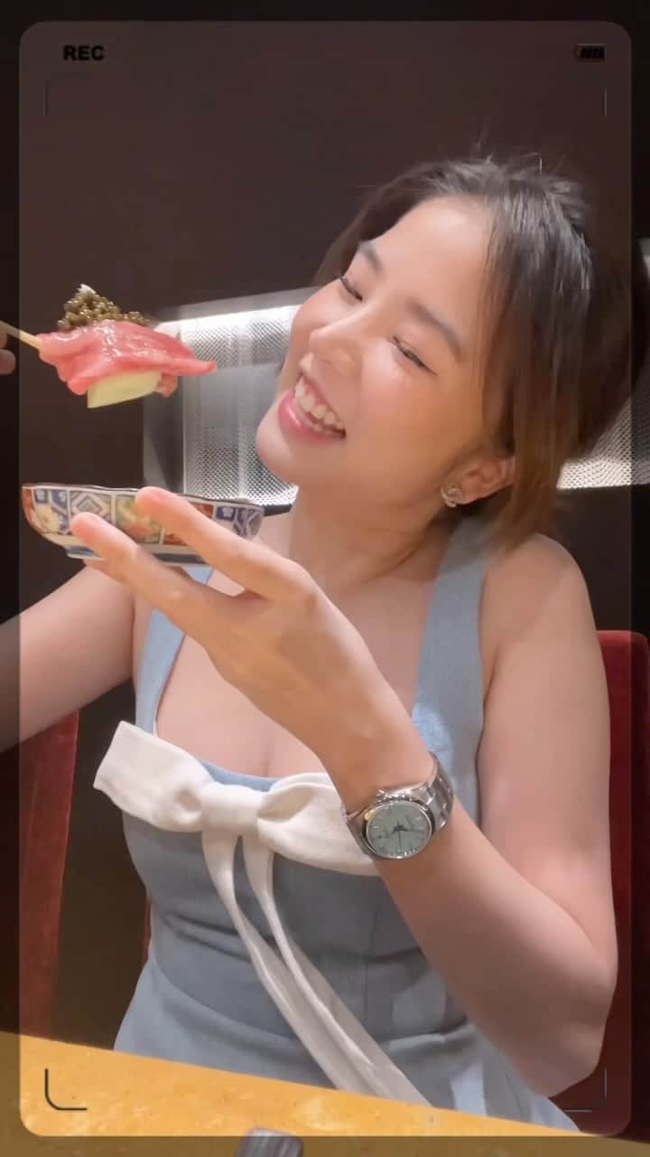 フォン＝サナンタチャット タナパットピサーンのインスタグラム：「นัมเบอร์วันนน Omakase เนื้อ A5 จากญี่ปุ่น !  อร่อยทุกคำจริงๆค่ะ เนื้อถูกนำไปทำหลากหลายเมนูแบบเพอรเฟคทุกคำ ถ่ายมาให้ดูไม่ครบน้า จริงๆมีเยอะกว่านี้อีกกก คนรักเนื้อห้ามพลาดดด」