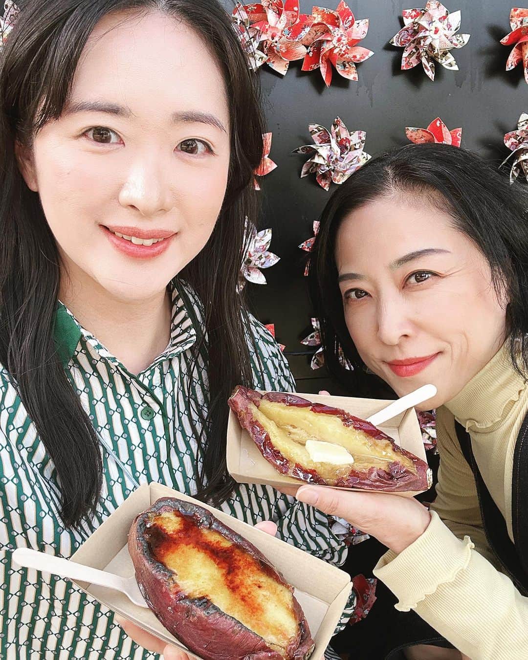 KagitaYukikoのインスタグラム：「🍠✨🍁 すっかり秋ですな〜☺️🌈  お芋が美味しい季節♡♡  推しのスイーツを ご紹介😆💕  ⭐️焼き芋ハニーバター ⭐️焼き芋ブリュレ  あつあつ とろ〜りなバターに ブリュレ最高だったよ💕  お芋好きさんには お芋チップもおすすめ だよん💕  #PR  @imo_pi_pi_inari  ＊京都伏見店＊  #kyototrip #kyototravel #visitkyoto #fushimiinaritaisha #gourmet #sweets #cafe #🍠 #京都美食店 #伏見稲荷美食店 #芋ぴっぴ #京都カフェ #京都グルメ #京都スイーツ #伏見稲荷カフェ #伏見稲荷グルメ #伏見稲荷スイーツ #伏見稲荷大社 #千本鳥居 #京都観光 #京都旅行 #映えスイーツ #京都食べ歩き #焼き芋 #さつまいもスイーツ #伏見稲荷 #京都　 #kyoto #京都観光スポット」