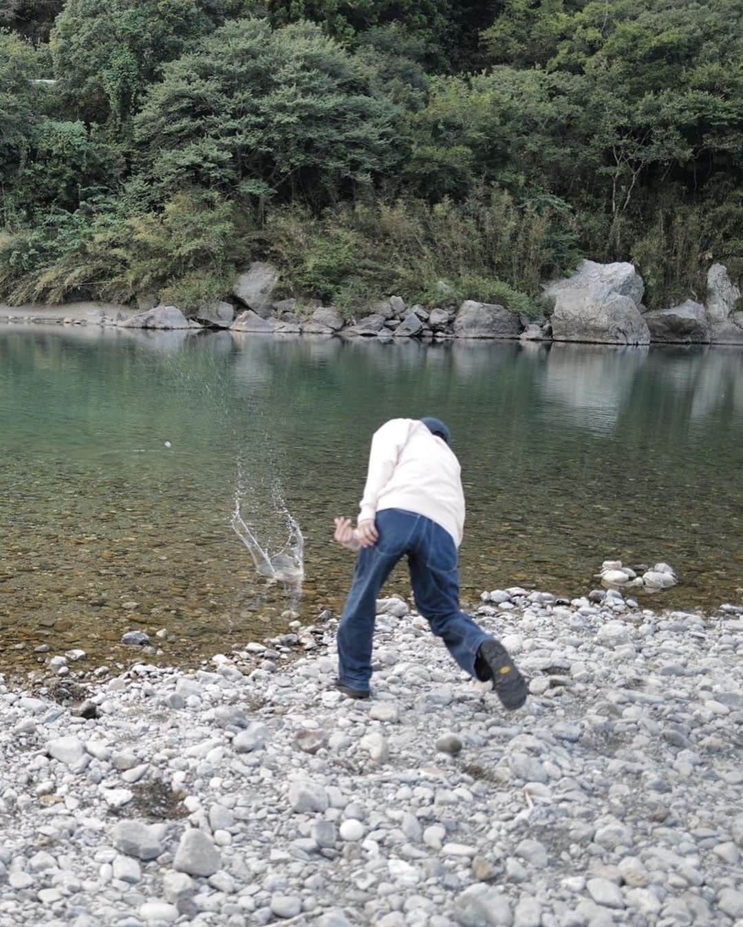 安井達郎さんのインスタグラム写真 - (安井達郎Instagram)「念願の高知旅。 友人の地元へ3日間訪れました。 桂浜、カツオ塩たたき、生姜の収穫見学、和紙漉き体験、仁淀川、スナックカラオケなどなど。お日柄も良く、自然いっぱいの高知に癒され続けた旅となりました。 新たな出会いや風土、食文化。自分の好きなものや大切にしたいことなど気づきが多かった素晴らしい時間でした。 ありがとう！また来ます。 @nahokotakahashi  @narukitakahashi」10月27日 23時22分 - tatsuroyasui