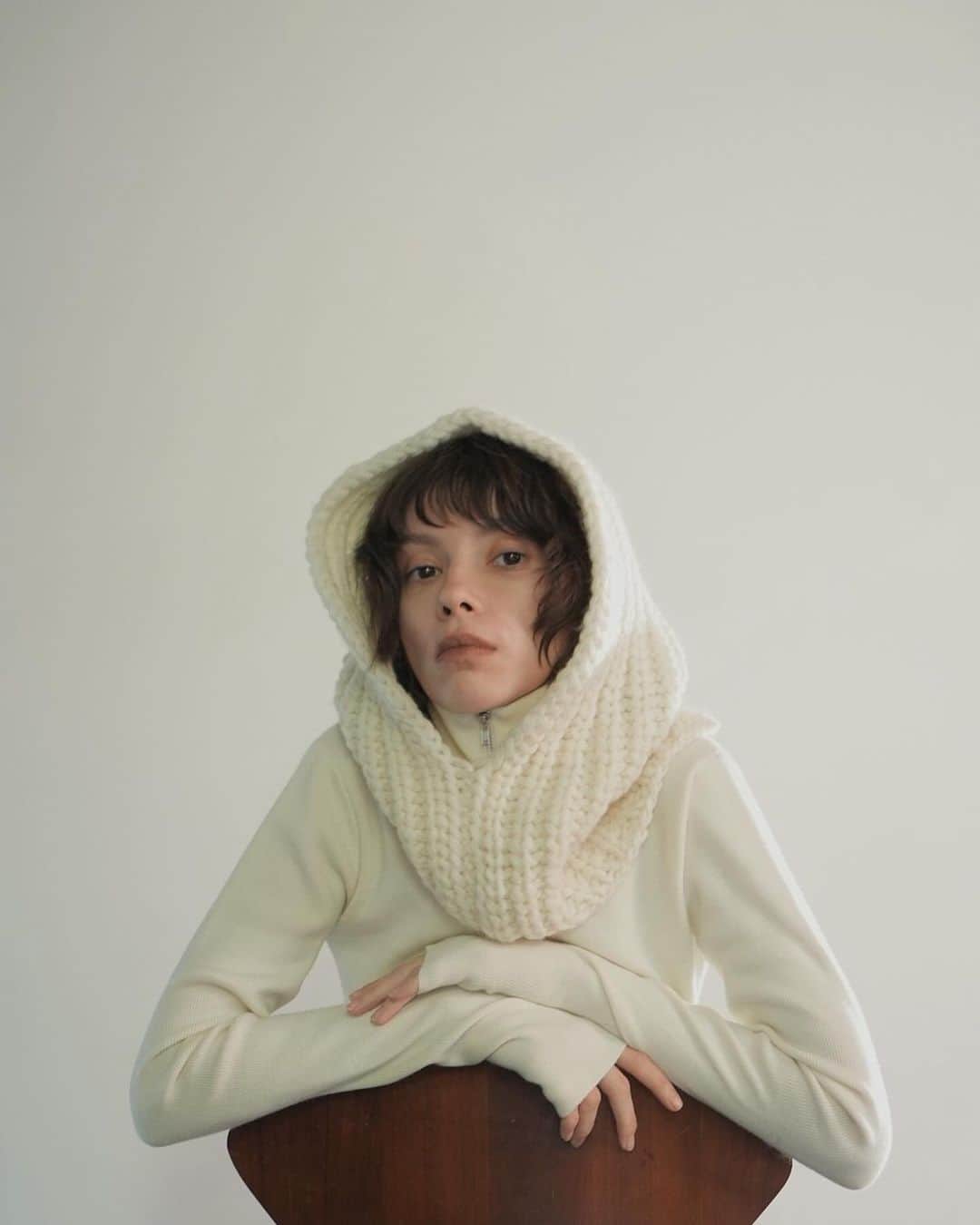 松本恵奈のインスタグラム：「■NEWS KIJIMA TAKAYUKI x CLANEコラボレーション第 5 弾が発売決定。 初の秋冬アイテムでのコラボレーションとなる今回は、スタイリングのアクセントになるバラクラバと、ニットキャップの2型を展開。トータルコーディネートで生きるデザインを強く意識した KIJIMA TAKAYUKI ならではのシンプルな中にも存在感のあるデザインのバラクラバとニットキャップに、CLANEらしいモードなエッセンスを加えたスペシャルなアイテムが完成いたしました。シルエットと品質に拘りを感じられるアイテムで、フィット感と抜け感のバランスを大切に仕上げました。身につける人の雰囲気を引き出しながら、防寒にも優れたアイテムで、冬のコーディネートを底上げしてくれるオススメアイテムです。  11月21日(火)の一般発売に先駆けて、11月8日(水)より開催される新宿伊勢丹POP UP STOREにて先行発売いたします。  ︎✔︎ KIJIMA TAKAYUKI x CLANE CASHMERE WATCH CAP ¥24,200(税込) カラー: IVORY,GRAY,BLACK /サイズ:F 縦:18cm ,横:24cm/ 素材:カシミヤ 100%  ✔︎ KIJIMA TAKAYUKI x CLANE WOOL KNIT BALACLAVA ¥19,800(税込) カラー: IVORY,BLACK /サイズ:F 縦:47.5cm ,横:22cm / 素材:ウール 100%  【KIJIMA TAKAYUKI(キジマ タカユキ)× CLANE(クラネ)】  一般発売:11月21日(火)予定 先行発売:11月8日(水) 展開店舗:CLANE新宿伊勢丹店、CLANE ONLINE STORE ※先行発売は新宿伊勢丹2Fで行われる POPUPSTOREでのみ行います。 ※新宿伊勢丹POPUPSTOREは11月8日(水)~11月 14日(火)で開催いたします。 ※一般発売は CLANE ONLINE STORE のみになります。  #CLANE #KIJIMATAKAYUKI」