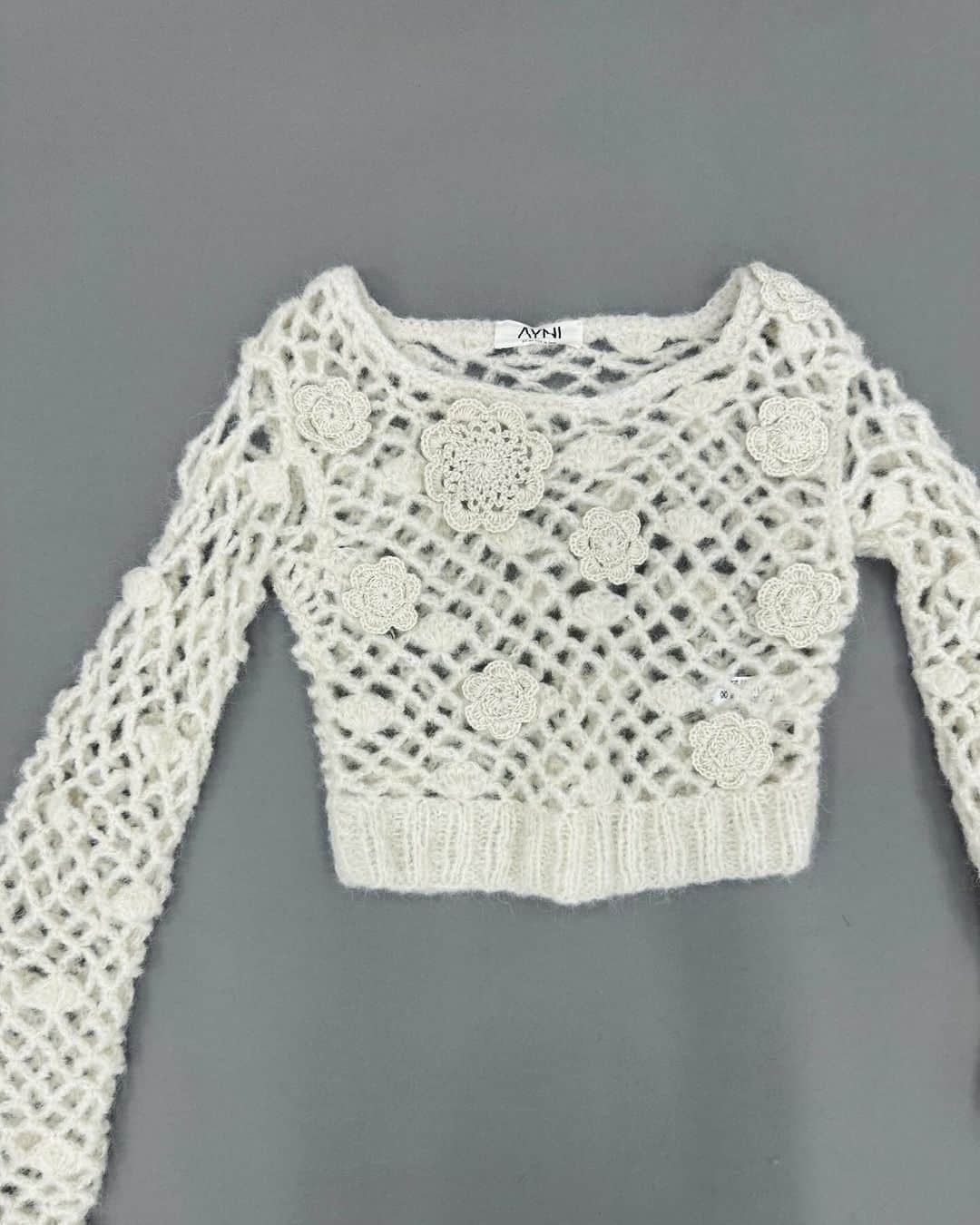 エディットフォールルのインスタグラム：「. AYNI @ayniuniverse  10.28 11:00 new in  flower crochet knit (beige,white) ¥39,000+tax mini rib skirt (cream,black) ¥20,000+tax  .」