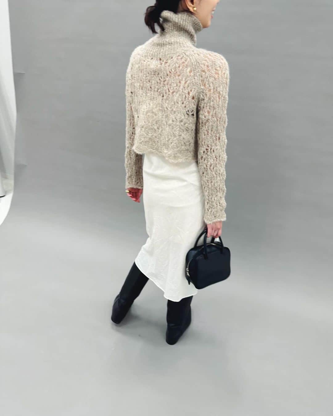 エディットフォールルさんのインスタグラム写真 - (エディットフォールルInstagram)「. AYNI @ayniuniverse  10.28 11:00 new in  sheer cropped knit (beige,pink) ¥27,000+tax flower crochet knit (beige,white) ¥39,000+tax  .」10月27日 14時32分 - editforlulu_official