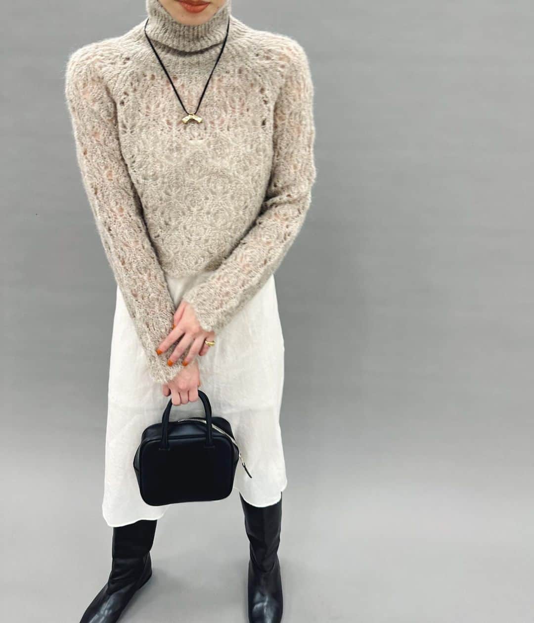 エディットフォールルのインスタグラム：「. AYNI @ayniuniverse  10.28 11:00 new in  sheer cropped knit (beige,pink) ¥27,000+tax flower crochet knit (beige,white) ¥39,000+tax  .」