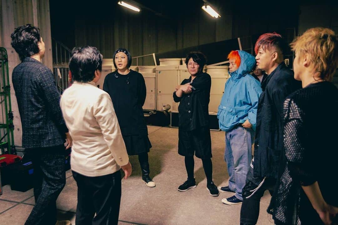 N∀OKIさんのインスタグラム写真 - (N∀OKIInstagram)「響都超特急 TOUR  広島クラブクアトロ  GUEST SHANK ニッポンの社長  ニッポンの社長 最高でしたな SHANKも出会って 随分長いけどもホンマ名曲多いのう 毎度広島大沸騰 全部ココに在りましたな 朝まで攻めすぎた  ありがとうございました  #kue2023  写真  素晴らしいメキシコ人カップルに未熟なつたない英語力で意気揚々とドヤ顔で場を取り持つ事に生き甲斐を見いだした @kawado_photo」10月27日 14時53分 - chairoy1945