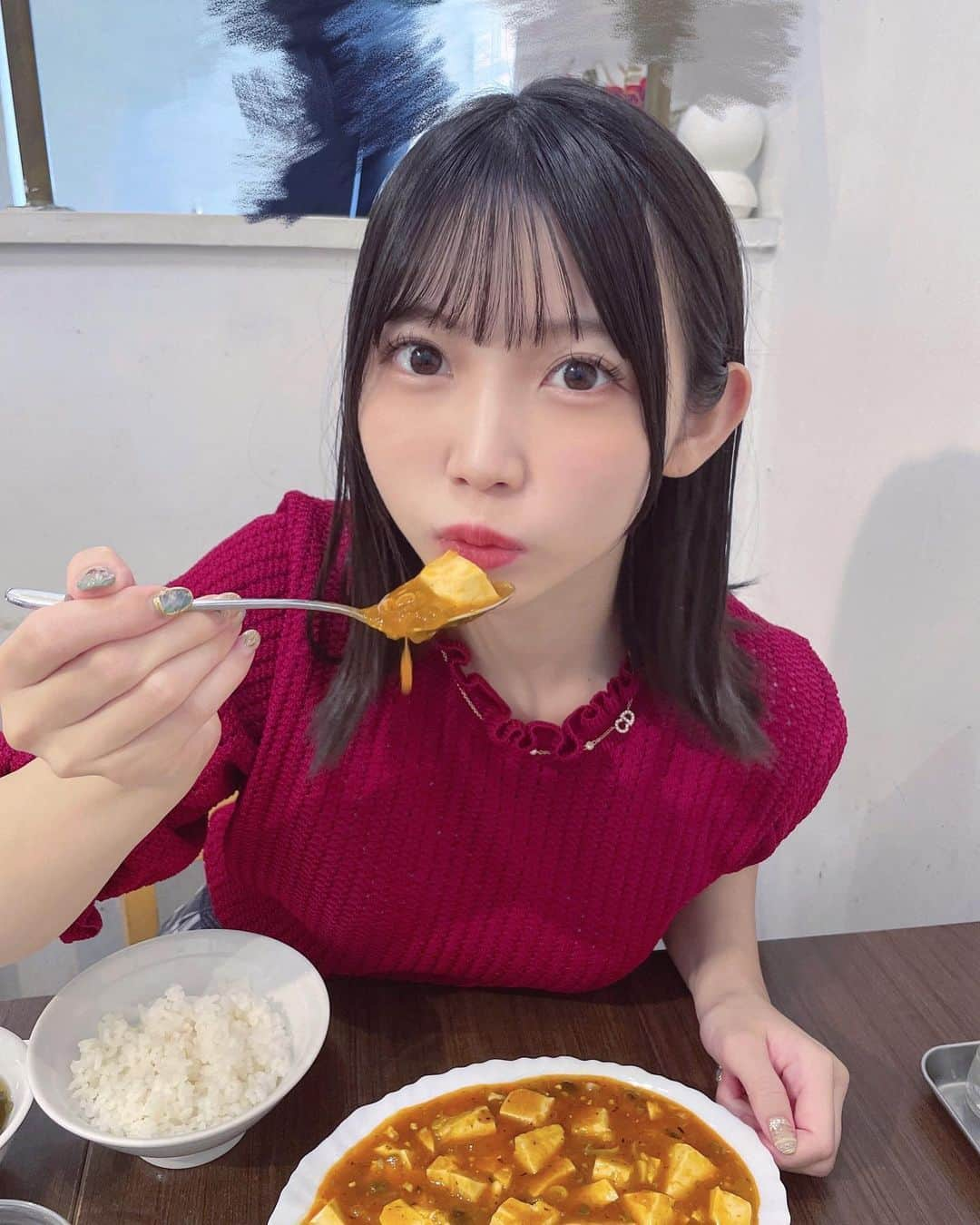 雪村花鈴のインスタグラム：「🔥  ・  辛いもの食べてるとすっきりする〜〜  おすすめの激辛あったら教えて🥴  今回の食べたお店は、  田園調布駅　『羅山』  •麻婆豆腐  麻婆豆腐ピリ辛でとってもおいしかったよ〜〜！！！🥰  只今、李錦記主催キャンペーン【天下分け目の辛味戦】開催中（10/1-12/9）  ① 全国の参加店で対象メニューを1000円以上注文して撮影！  ② 李錦記の公式instagram(@leekumkee.jp) をフォローして、 #天下分け目の辛味戦　  #ストレス発散 この２つのハッシュタグをつけてInstagram投稿！  ③抽選で100名様に豪華ストレス発散グッズプレゼント🎁当選のチャンスは5回！  わーーーい！当たるといいな🥰🥰  🔥キャンペーンサイト  → https://www.karamisen.jp  #pr」