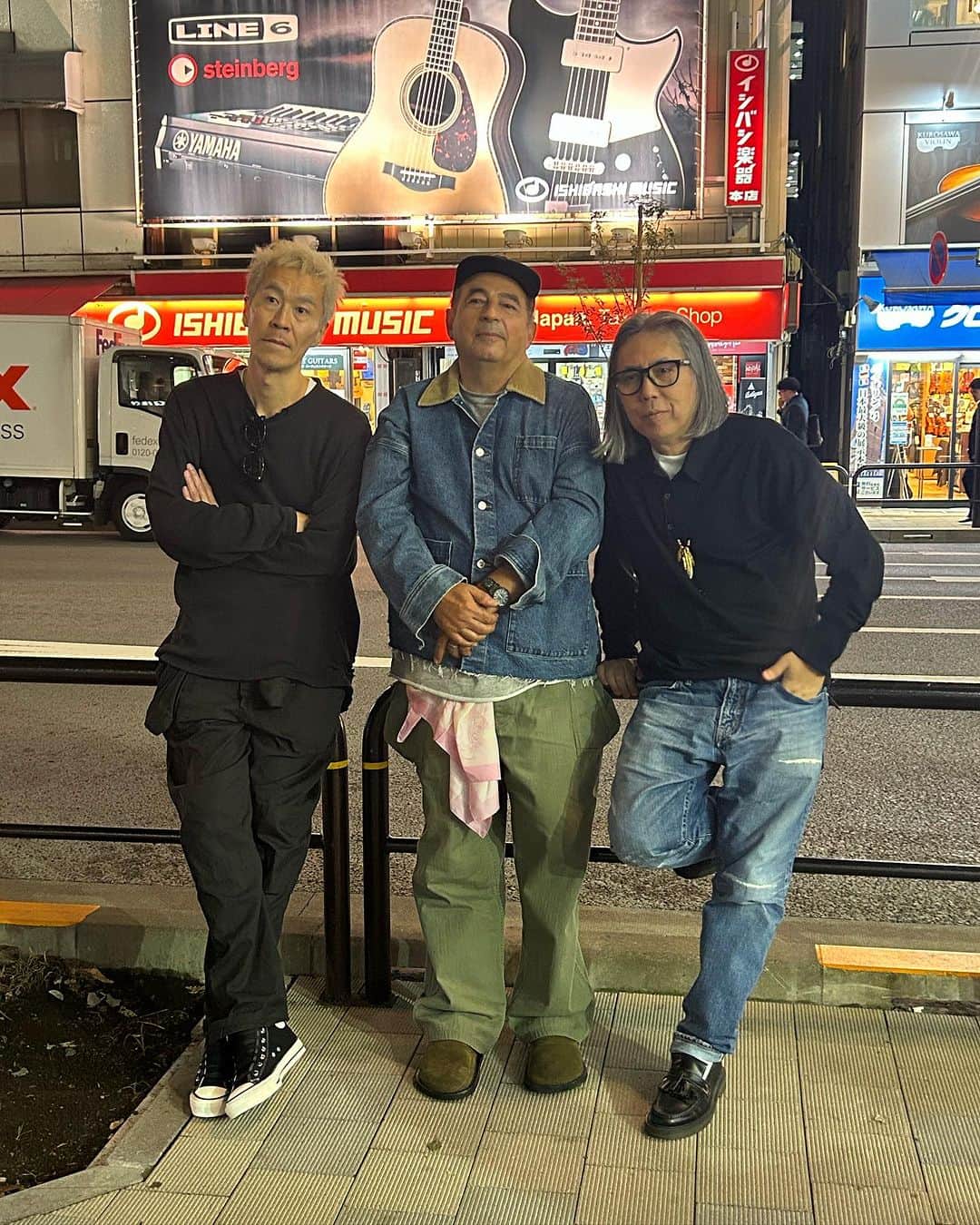 アーペーセーのインスタグラム：「Something’s coming…」
