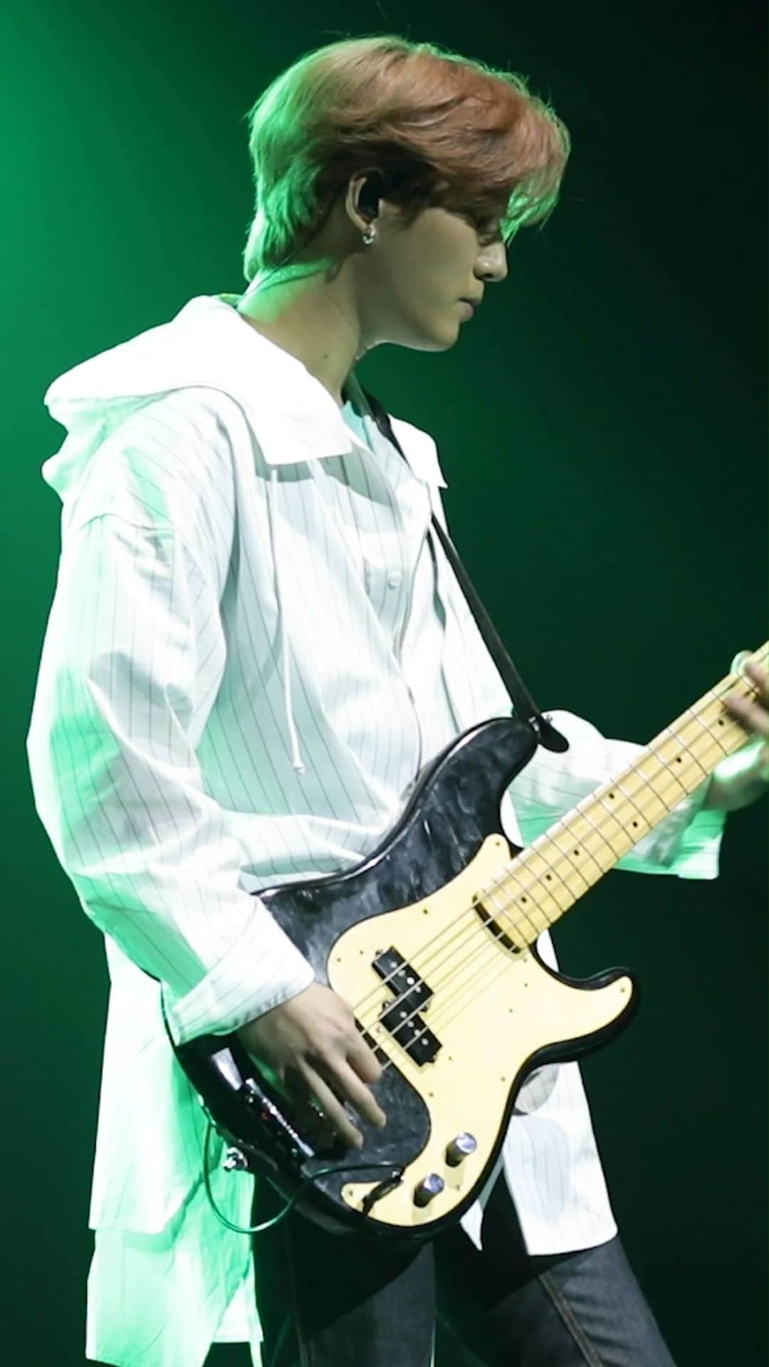 DAY6のインスタグラム：「DAY6 베이시스트 Young K의 본업 모먼트🎸 @ 2019 2ND WORLD TOUR 'GRAVITY'  #DAY6 #데이식스 #YoungK  @from_youngk」