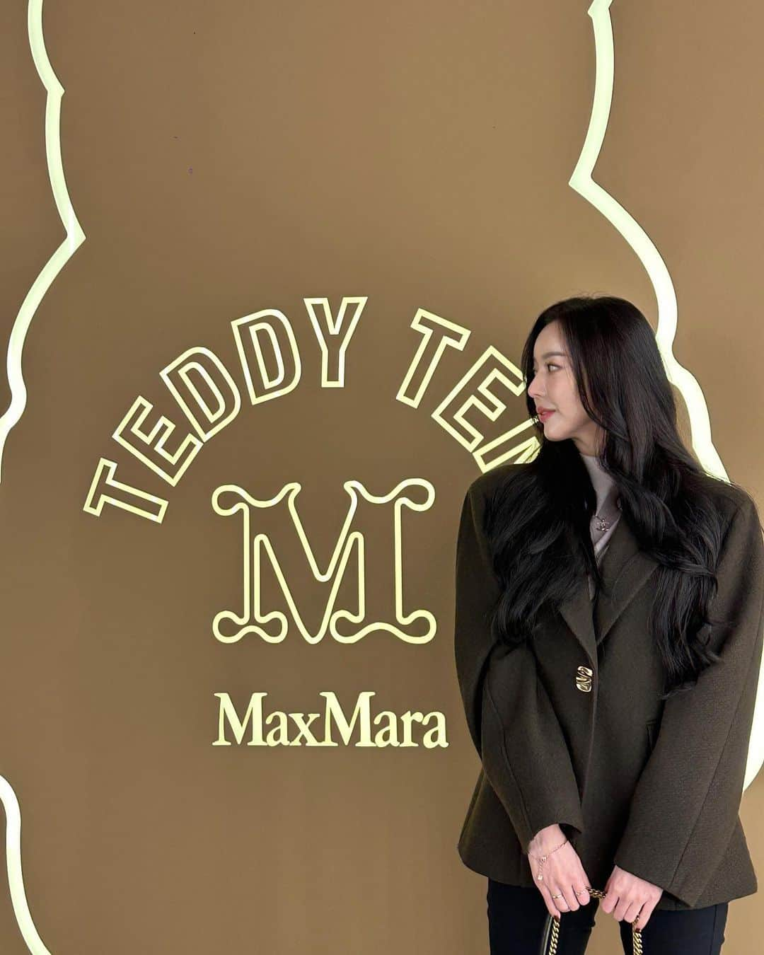 セリ さんのインスタグラム写真 - (セリ Instagram)「MaxMara 🐻🤎@maxmara  귀여워서 미쵸...TeddyTen 축하해✨   #MaxMara #MaxMaraTeddybear  #MaxMaraTeddyTen」10月27日 15時25分 - shabet_serri