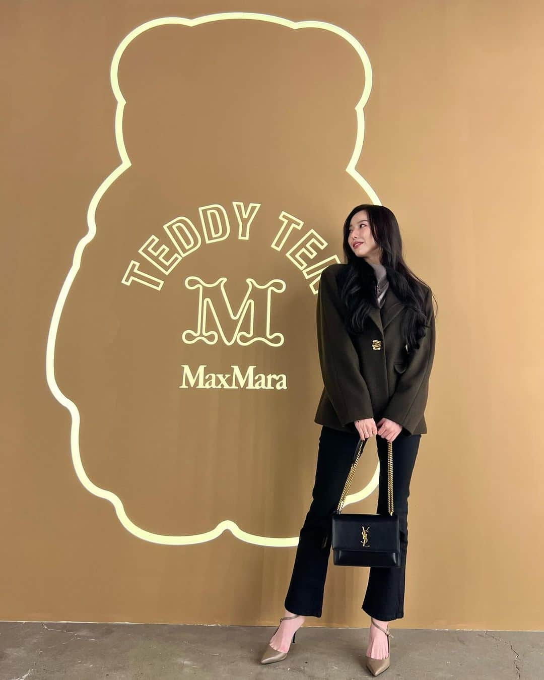 セリ のインスタグラム：「MaxMara 🐻🤎@maxmara  귀여워서 미쵸...TeddyTen 축하해✨   #MaxMara #MaxMaraTeddybear  #MaxMaraTeddyTen」