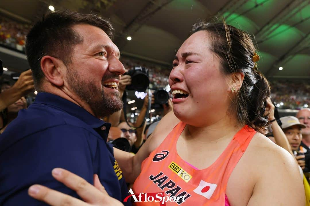 アフロスポーツのインスタグラム：「ダヴィッド・セケラック コーチ/David Sekerak coach, 北口榛花/Haruka Kitaguchi (JPN), AUGUST 25, 2023 - Athletics :  World Athletics Championships Budapest 2023 Women's Javelin Throw Final at National Athletics Centre, Budapest, Hungary.  Photo: @yohei_osada.aflosport  #sportphoto #sportphotography #スポーツ写真」