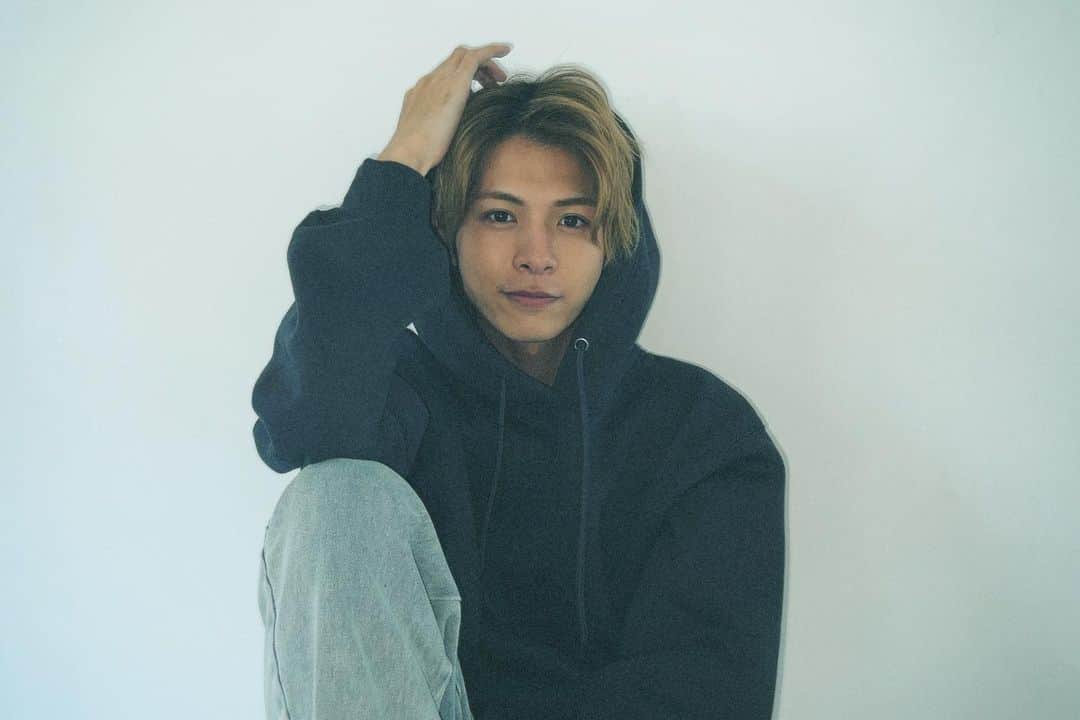 小宮璃央のインスタグラム：「最近の小宮です  稽古終盤。現時点で面白すぎる舞台になってます  お客様が入り、熱量とボルテージが上がったらもっともっと良い物になると確信しております！ #西遊記 まずは大阪公演。待ってますね」