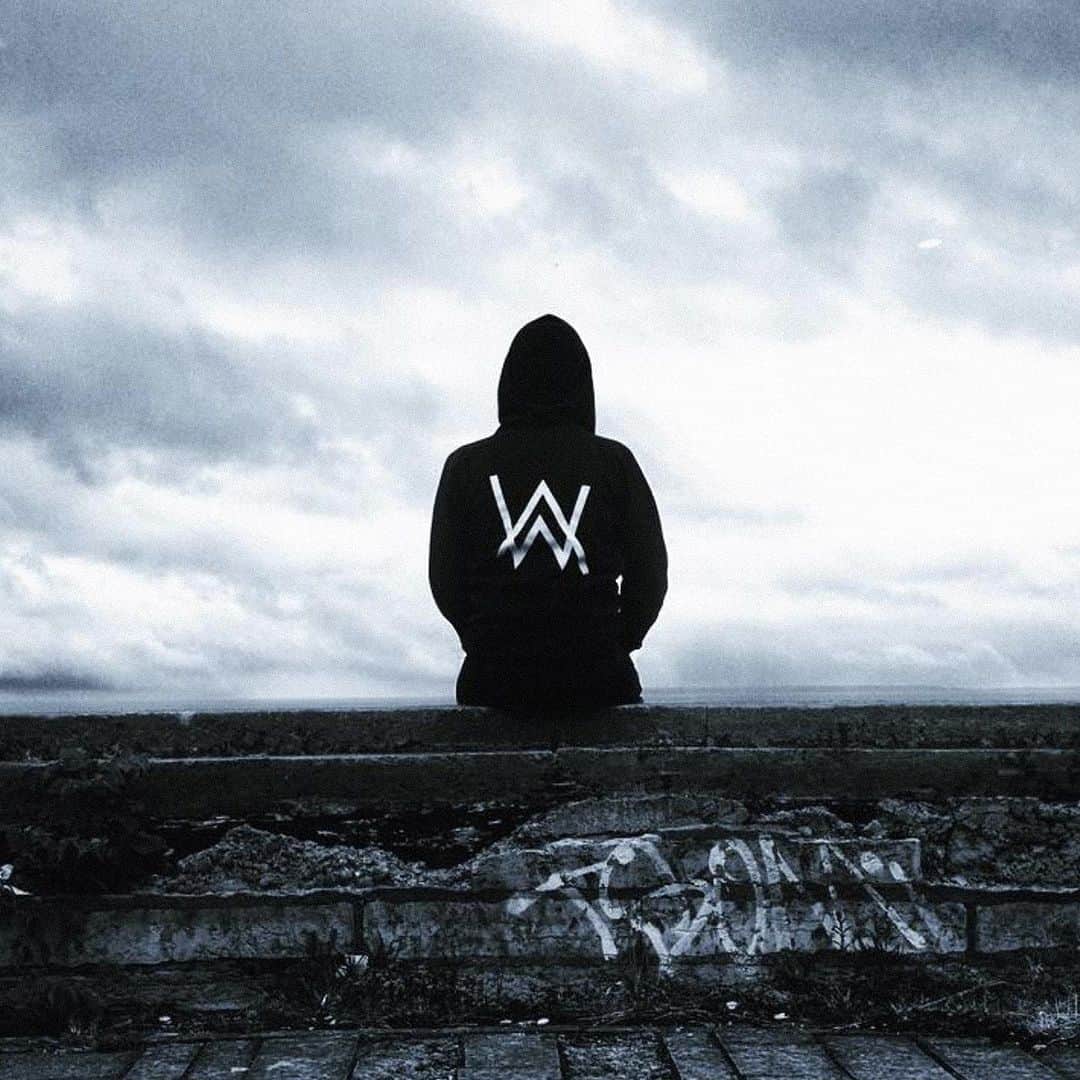 アラン・ウォーカーのインスタグラム：「Not many people know that I did graphic design when I was a kid -and that I actually designed the AW logo myself when I was 15. The places, people and things that has kept that logo alive all these years, are too many to count and some almost hard to believe.. The most fun is seeing you guys doing your own takes on it and giving it new life. When we did the artwork for the #walkerworld album, I wanted the logo to play a key role but also to give it a new meaning -Hope you like it☺️ (swipe to the end)」