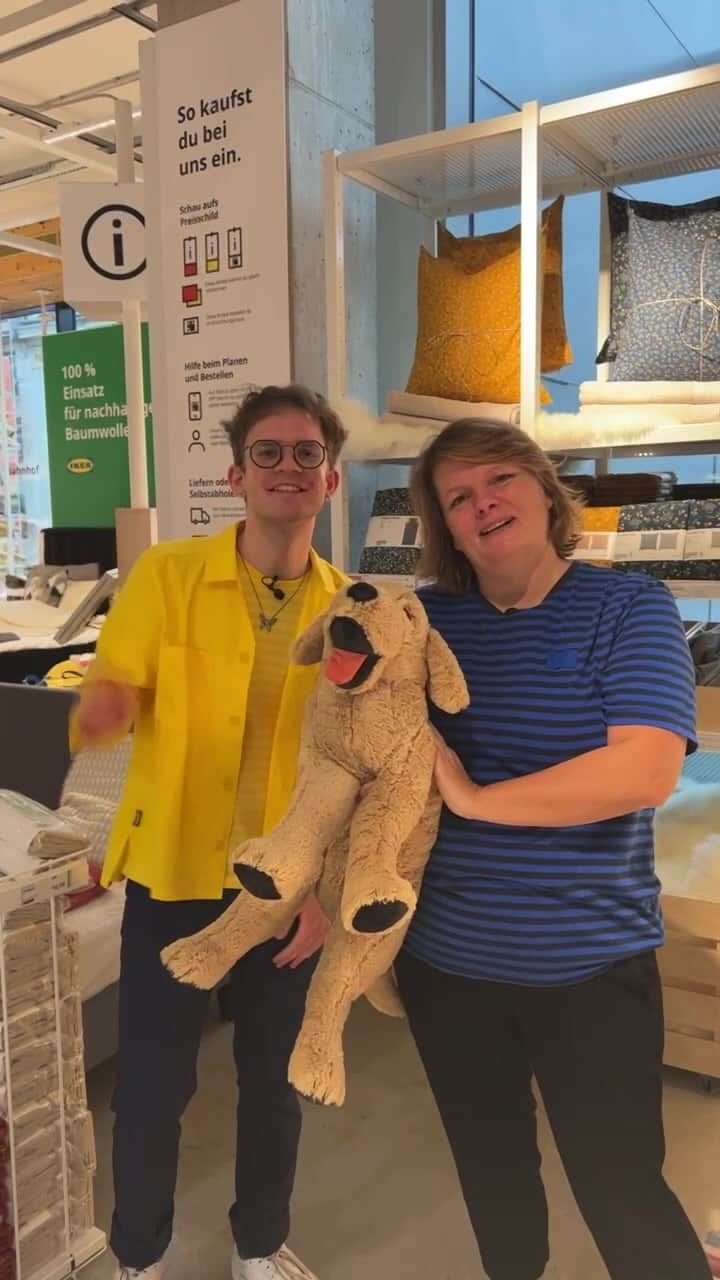 IKEA Austriaのインスタグラム：「Susanne und Marc zeigen dir heute am @ikeawienwestbahnhof, wie du einfach mal im Bett bleiben kannst. 🛌🥱 #IKEAat #IKEA #live #LebeSmårt」