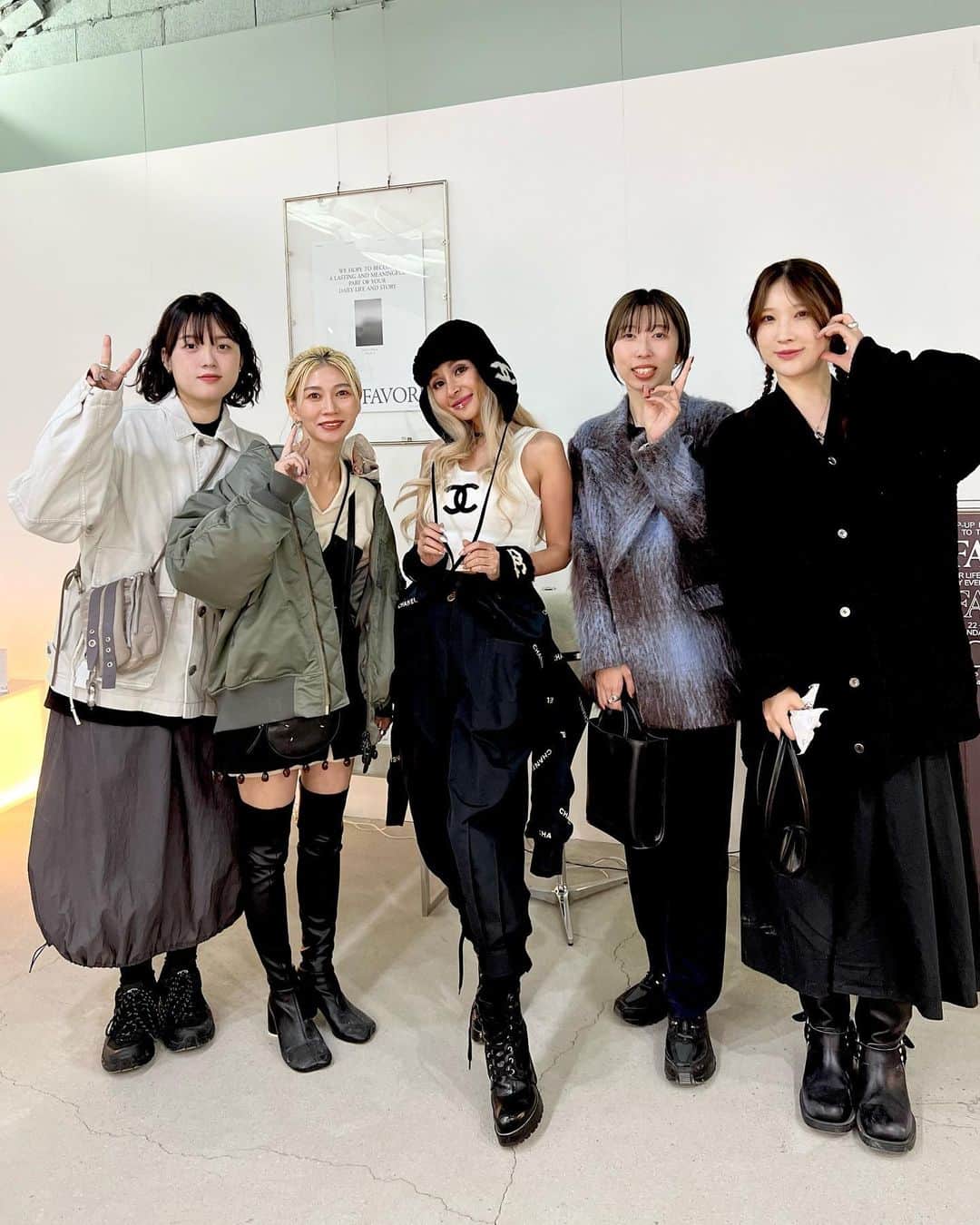 松田ようこのインスタグラム：「. . . . @favorigel_official_jp  @the_favorigel_kr  @_erikotakei_  @nui.nail  @y_yjenny   FAVORIポップアップメンバーと♡ CEOのキムさんが写真撮ってくれたから この画像には不在だけど ゆっくりとした時間の中で 楽しいポップアップとなりました  韓国での @y_yjenny ジェニ人気の高さを再認識♡  日本で活躍するニュアンスの @nui.nail ぬいちゃんは優しい人柄が滲み出ていて 几帳面に作り込まれたニュアンスの世界観が大好きです。 今回ゆっくりお話しができて嬉しかった♡  @_erikotakei_  エリコ先生は実はエース時代からなんだけど ものすごくテキパキなの‼︎ デモに無駄がなくて簡潔で韓国のお客様も すごく集中してデモを見ていました♡ 美形なのに意外とおっさんな部分があって 愛くるしい先生なんです大好き♡  あっ‼︎というまに終わっちゃったポップアップ 東京開催とは全く異なり韓国ガールの ポップアップ慣れと写真のセンスの良さに 驚きっぱなしの３日間でした♡  また先生達と一緒にポップアップお手伝いできたらな♡ わたしも少しづつ動き出しているので 来年はポップアップに サンプル展示できたらいいなぁと思っています♡」