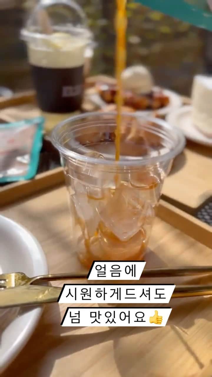ペ・ユンジョンのインスタグラム：「오랜만에 찾아왔어요🤗 변비땜에 고민이신분들 변비관련약이나 식품땜에 화장실갈때 배아프고 난리이신분들 꼭 추천합니다!! 그리고 야채잘 못챙겨드시는분들  야채안먹는아이들 진짜 이거 꼭 챙겨드세요  맛도있어 아이들도 잘먹어요👍 화장실을 잘가야 건강과 다이어트에좋은거아시죠‼️ 장건강.변비.면연력으로는 정말 너무좋아요🥹  내몸을 위해 꾸준히 챙겨먹는 몇가지가 있는데요 그 중의 하나가 클린톡이에요‼️전 변비도심해요.. 가지가지하죠🫣🫣  비타민,글루타치온,효소만큼 매일 꼭!! 먹는중인데요 먹고 난 후의 변화가 바로바로 몸으로 느껴지니 저절로 챙겨 먹게 되더라구요 전 이거없음 안되유🥹  그동안 닥터 클린톡 진행하면서 제일 많이 물어봐주시는 질문 정리해봤답니다.😊  🔍 임산부, 수유부, 어린이 먹어도 되나요? 클린톡은 합성성분없이 과일과 야채를 삶은 원물로 만든 제품이라 임산부, 수유부, 어린이 섭취 가능하지만,  ⭐️특정성분에 민감하신 분이 있을 수 있으니 전성분표 확인 후 의사와 상담하여 섭취하시기를 권장드립니다  🔍클린톡 다이어트에 도움이 되나요? 클린톡은 지방을 분해하거나 칼로리를 컷팅하는 성분이 들어간 다이어트 전용제품은 아니지만 📍유익균을 보충 📍체질개선에 도움 을 주기때문에 다이어트 하시는 분들이 보충해서 드시면 좋답니다.  🔍설사하는 사람도 클린톡 먹어도 되나요? 네엡! 클린톡은 장을 건강하게 해주는 건강기능식품이에요!🙂 시중의 장을 무리하게 긁으면서 손상시켜 배출시키는 제품과는 다르게, 클린톡은 유익균을 보충해주는 제품이니 설사나 변비 있으신 분들에게도 도움이 된답니다.👌  장이 튼튼해야 건강해진다는 말 다들 아시죠? 그만큼 장 건강이 무지무지 중요합니다  건강하고 내몸을 위해  닥터 클린톡으로 튼튼한 장 함께 만들봐요~~💚  @bbaeeonni_shop」