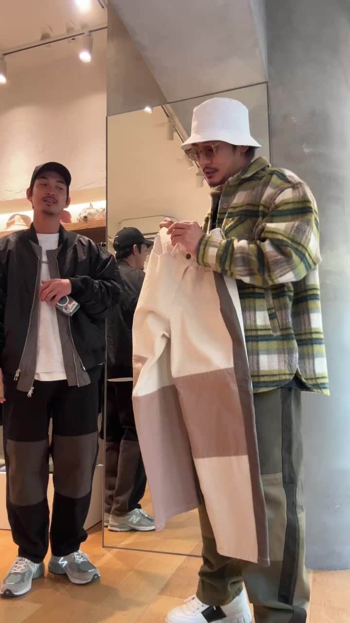 のインスタグラム：「本日19:00発売✨ パッチワークチノパンツのご紹介です😊👍🏽  @reroom_shibuya  @reroom_tokyo」