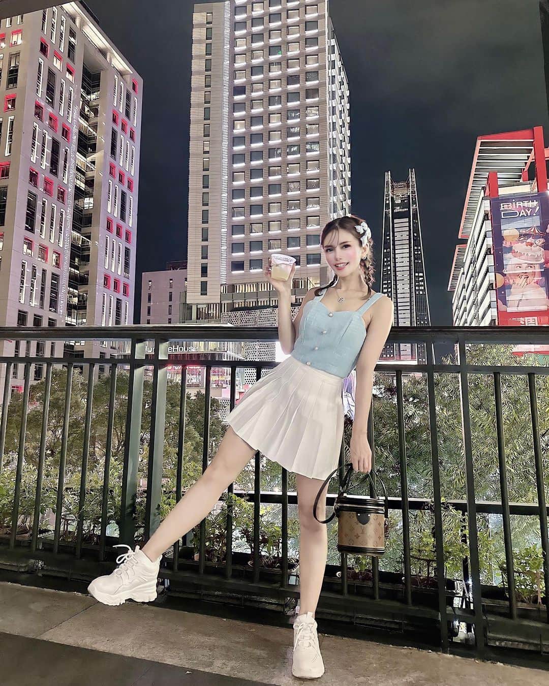 竹村寿美佳（すうちゃま）さんのインスタグラム写真 - (竹村寿美佳（すうちゃま）Instagram)「台湾1日目楽しすぎた🇹🇼 今日から2日間 @wonderbar.tpe でダンサー出演させて頂きます🩵楽しみっ」10月27日 16時09分 - suuchamav3v