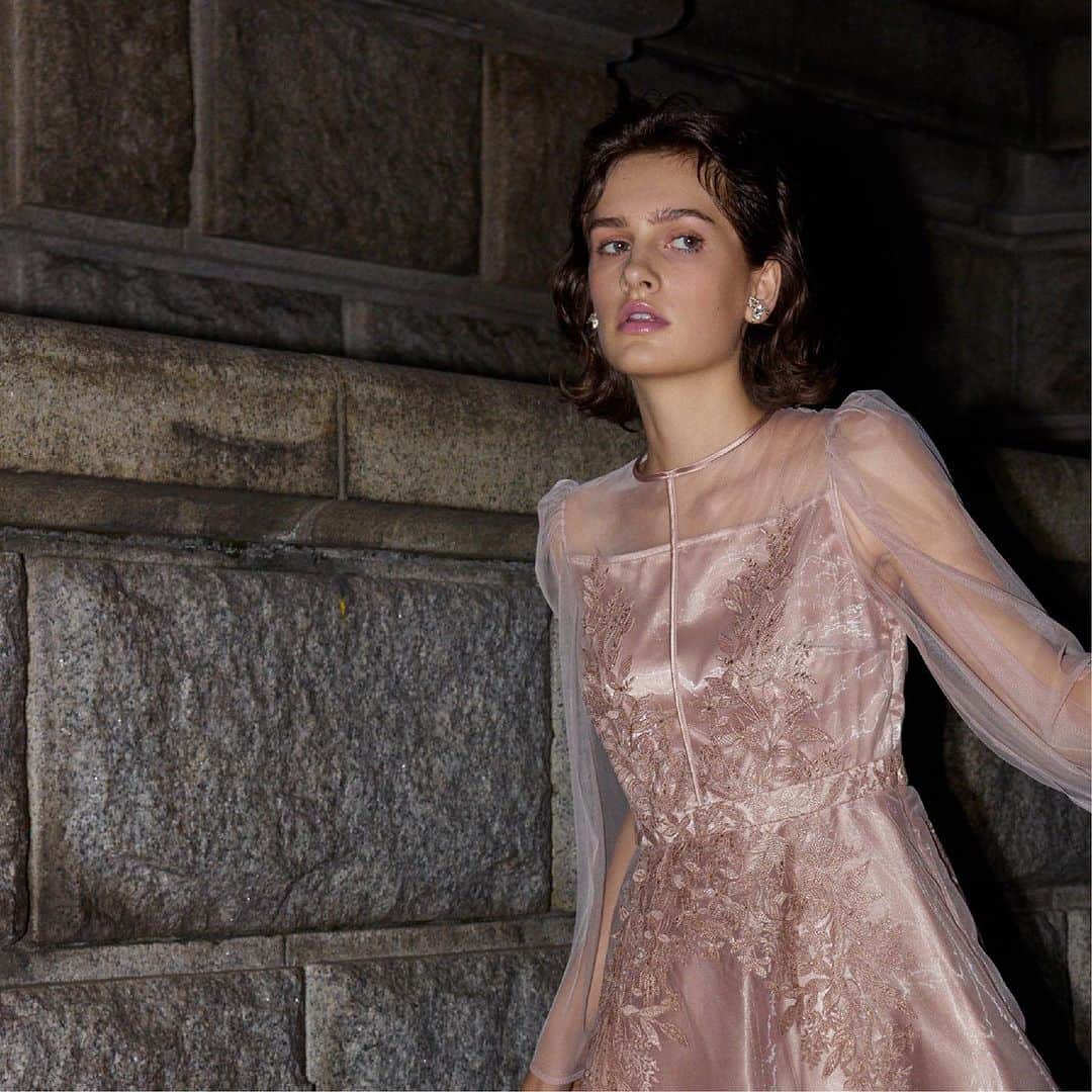 celford_officialのインスタグラム：「【CATALOG】 ⁡ 2023 WINTER COLLECTION ⁡ dress ¥53,900 ◆発売中 ⁡ プロフィールのリンクより 最新のデジタルカタログをご覧頂けます。 ⁡ ⁡ #CELFORDAW23 #celford #セルフォード」