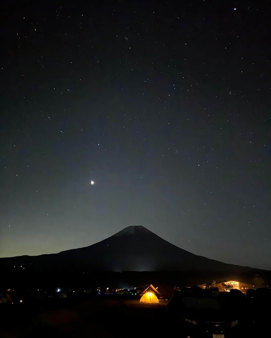 高島豪志さんのインスタグラム写真 - (高島豪志Instagram)「. 11月はもう一回ぐらいキャンプ行くぞー！！  #ふもとっぱら #秋キャンプ #富士山🗻 #ふもとっぱらキャンプ場 #mtfuji🗻 #キャンプ男子 #高島豪志 #キャンプ好き #おすすめキャンプ場 #japanlife #camping⛺️」10月27日 16時25分 - tsuyoshi_takashima_official