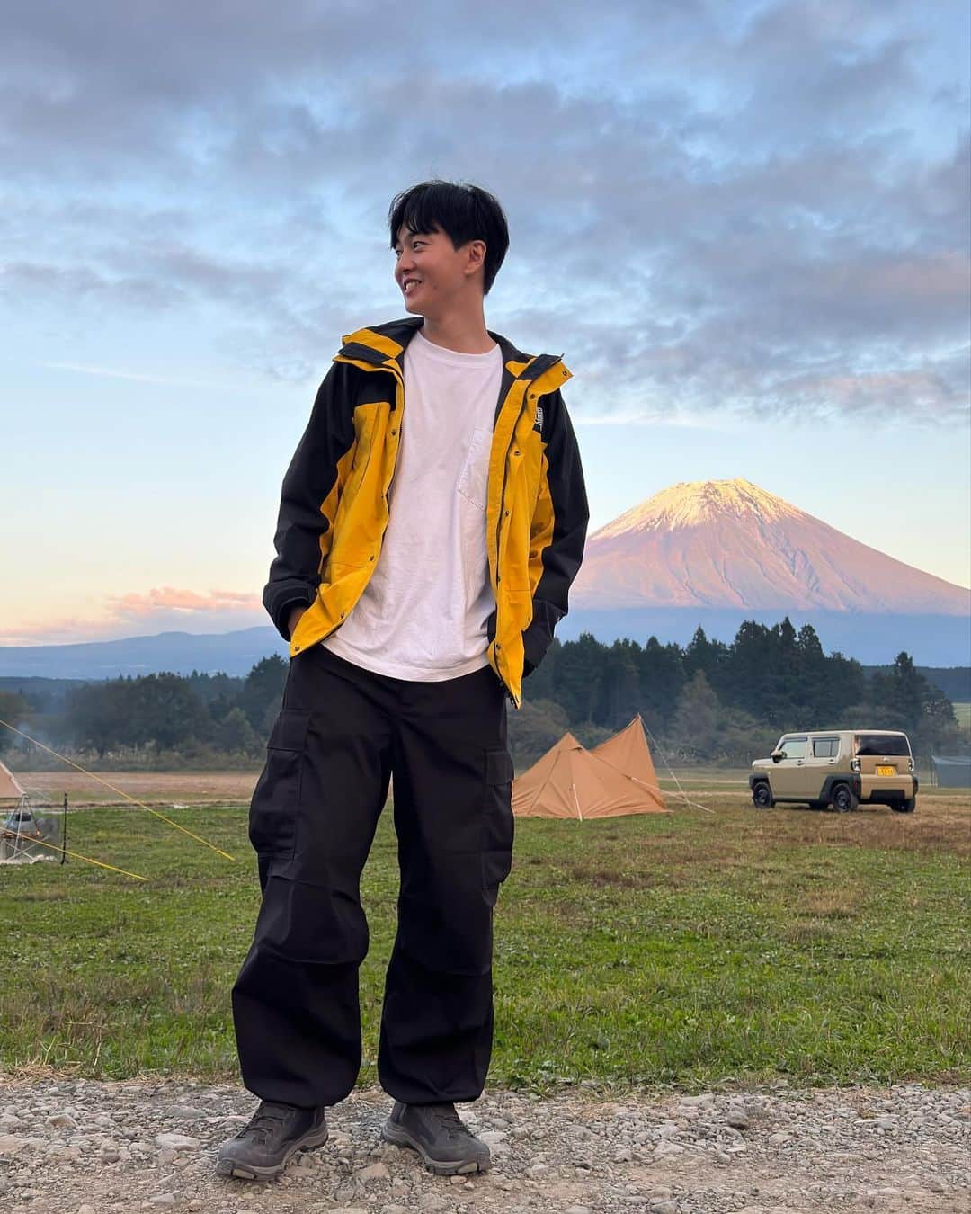 高島豪志さんのインスタグラム写真 - (高島豪志Instagram)「. 11月はもう一回ぐらいキャンプ行くぞー！！  #ふもとっぱら #秋キャンプ #富士山🗻 #ふもとっぱらキャンプ場 #mtfuji🗻 #キャンプ男子 #高島豪志 #キャンプ好き #おすすめキャンプ場 #japanlife #camping⛺️」10月27日 16時25分 - tsuyoshi_takashima_official