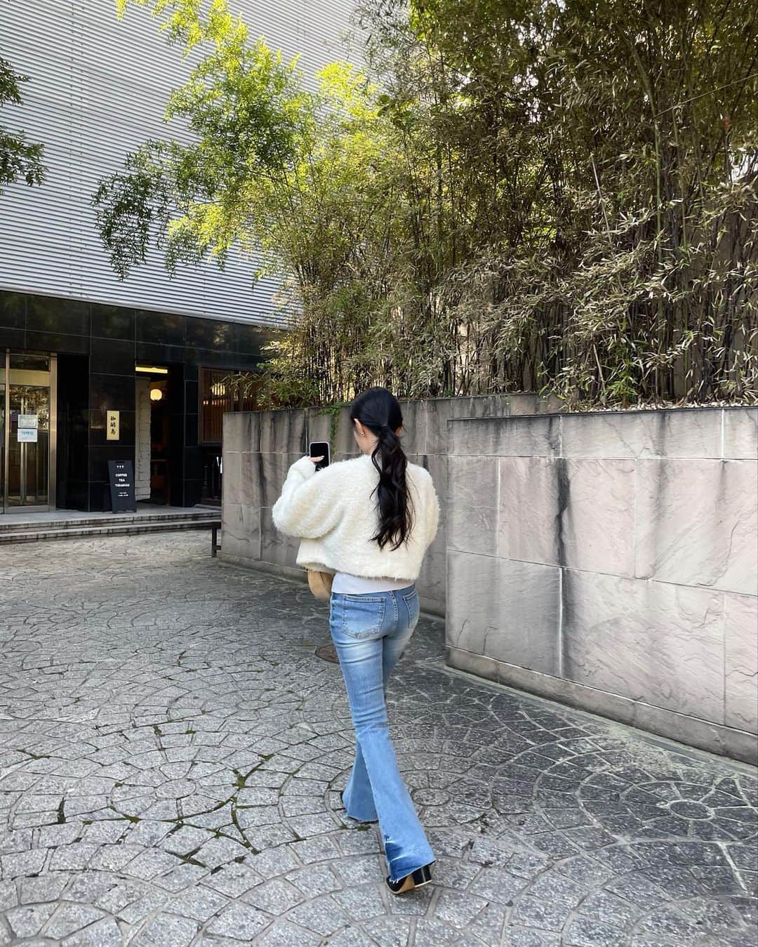 のインスタグラム：「그래도 아직까진 낮에 야외에 앉을 수 있졍. 🎋🍂🍵🩵」