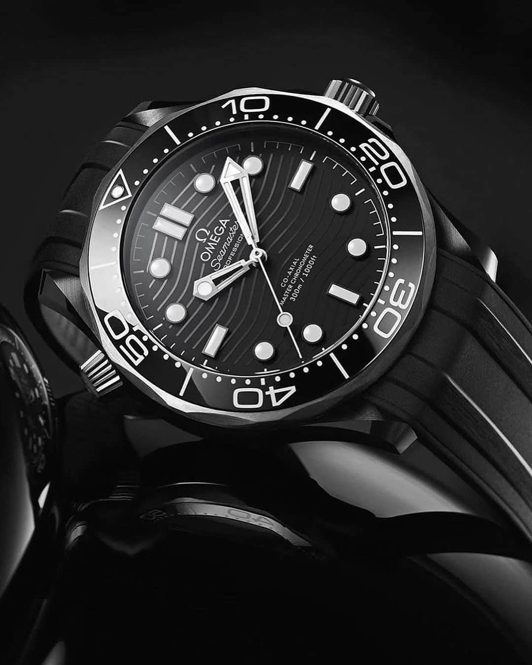 Daily Watchさんのインスタグラム写真 - (Daily WatchInstagram)「The 2019 Omega Seamaster Diver 300M in Black Ceramic ⚫️ #Omega #DailyWatch」10月27日 16時26分 - dailywatch