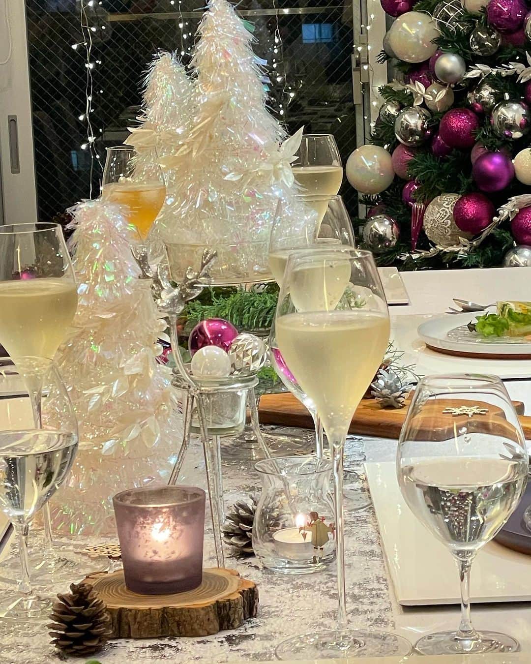 小川薫さんのインスタグラム写真 - (小川薫Instagram)「【クリスマスレッスン】 . おもてなし料理教室「Salon de clover」 12月16日までクリスマスレッスンを開催中です🎄 パーティーにも普段のお食事にも作って頂ける6品をご紹介します。メインはフライパンか鍋一つで作れるので手軽なのに美味しくて好評です。 クリスマスは夜のレッスンもおススメです。連日、満席のご予約をありがとうございます！  12月16日（土）11時　1名様  初めましての方も、お久しぶりの方も ぜひお気軽にお待ちしています✨ . #salondeclover  #サロンドクローバー #小川薫　 #料理研究家　#テーブルコーディネーター #堀江公園 #料理教室　#料理教室大阪　#大阪料理教室 #クリスマスレッスン　#クリスマス料理」10月27日 16時28分 - salondeclover