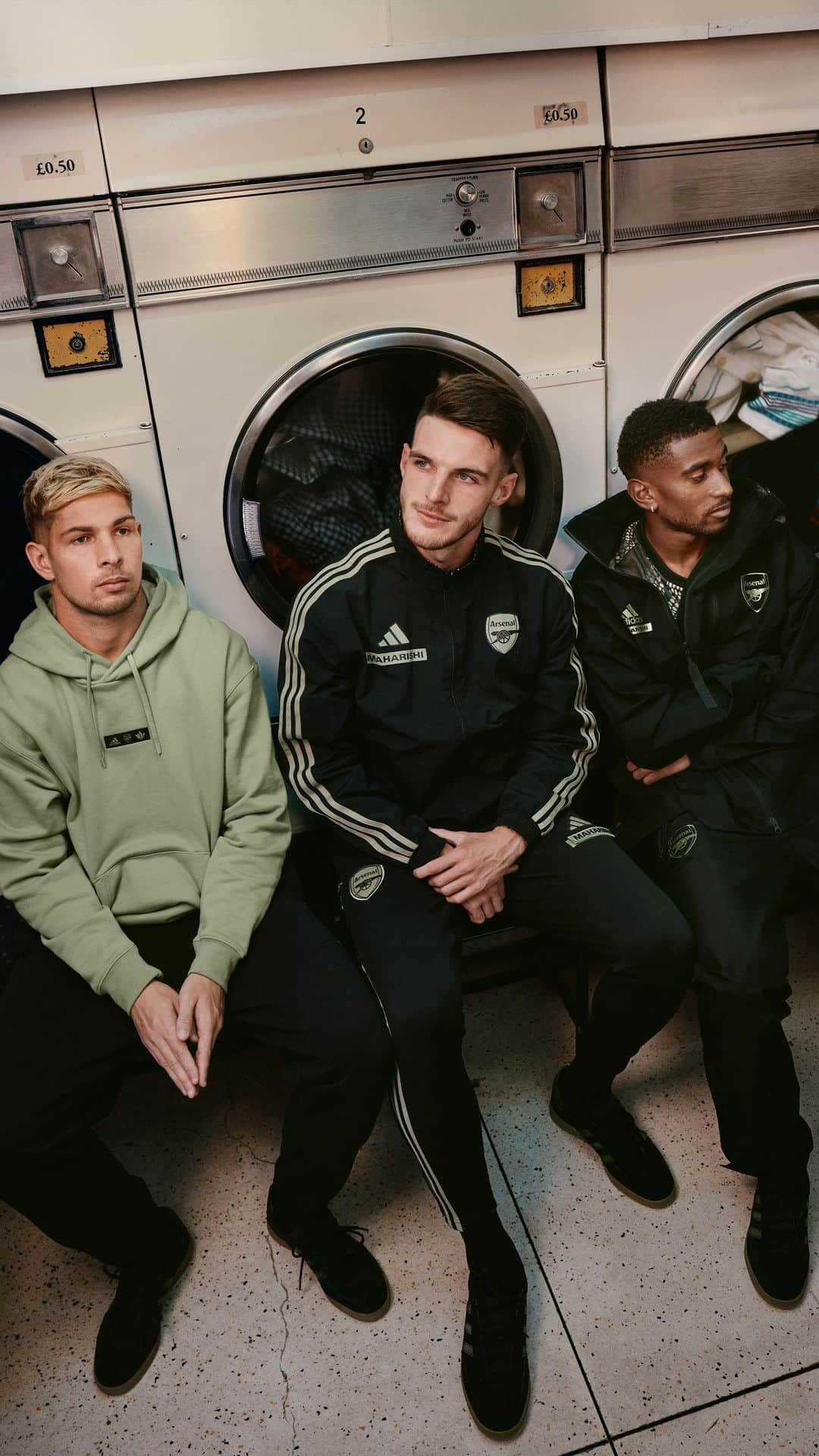 adidas Footballのインスタグラム：「Together, as one. 🐉   Whether it’s on the street, the pitch or at home, Gooners are never alone. Shop the latest adidas x Arsenal x Maharishi collection now.」