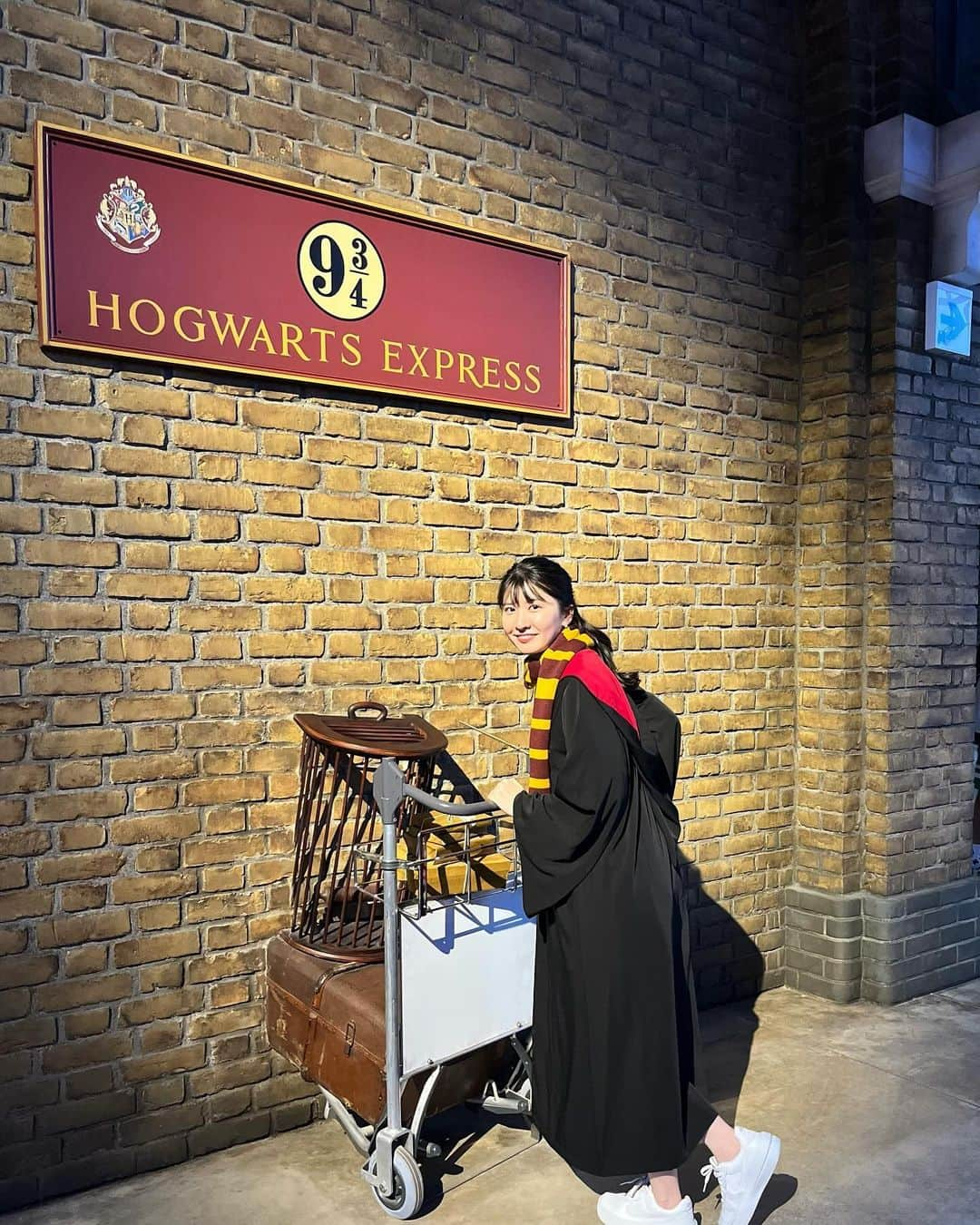 駒木結衣さんのインスタグラム写真 - (駒木結衣Instagram)「夏に行ったハリポタ🍿🪄 @wbtourtokyo   いつまでも魔法の世界に憧れます…🩶  #ハリーポッタースタジオツアー」10月27日 16時45分 - komaki_yui