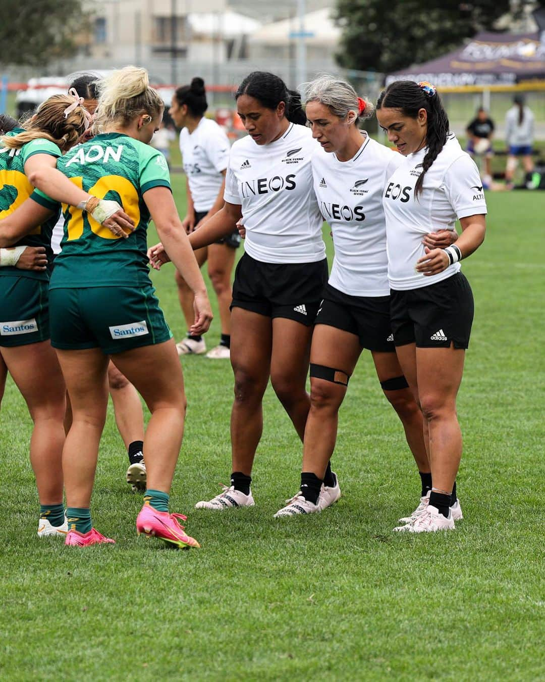 サラ・ゴスさんのインスタグラム写真 - (サラ・ゴスInstagram)「Love me some code in our own backyard 🖤   Doesn’t happen too often with the @nzsevens, so extremely grateful to be able to go up against our Trans Tasman rivals in a 6 game series at Blake Park.  Can’t wait for the @svnsseries to start again ✨  📸 @thenzteam」10月27日 16時49分 - sarah.hirini