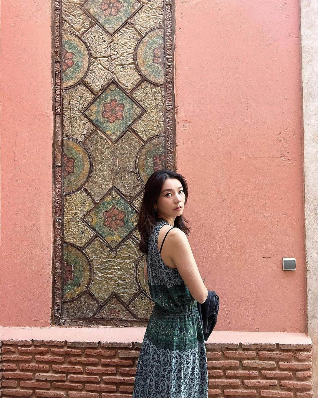 村上瑠美奈さんのインスタグラム写真 - (村上瑠美奈Instagram)「Marrakesh🐪🏜️🐈  モロッコに来ています🇲🇦 小道を歩いていくとひっそりとあるリアド。 中はとてもゴージャスで美しい  #Morocco#Marrakesh#モロッコ旅行 #マラケシュ」10月27日 16時49分 - ruminamurakami