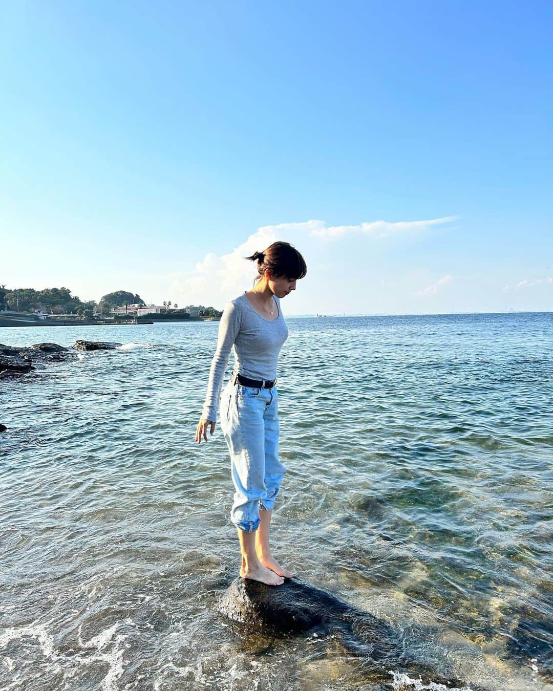 モーガン茉愛羅さんのインスタグラム写真 - (モーガン茉愛羅Instagram)「海へ行ったら足だけでも入る🦈🌊 気分転換、😚」10月27日 16時55分 - malaciel